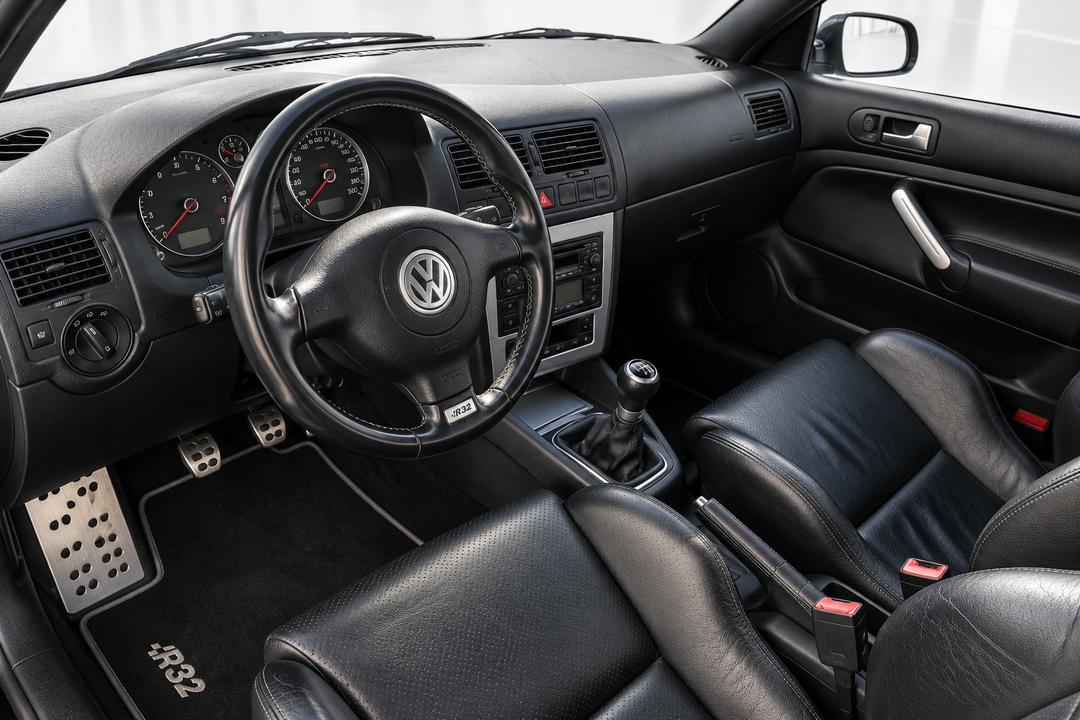 VW Golf R32 4Motion-image-4