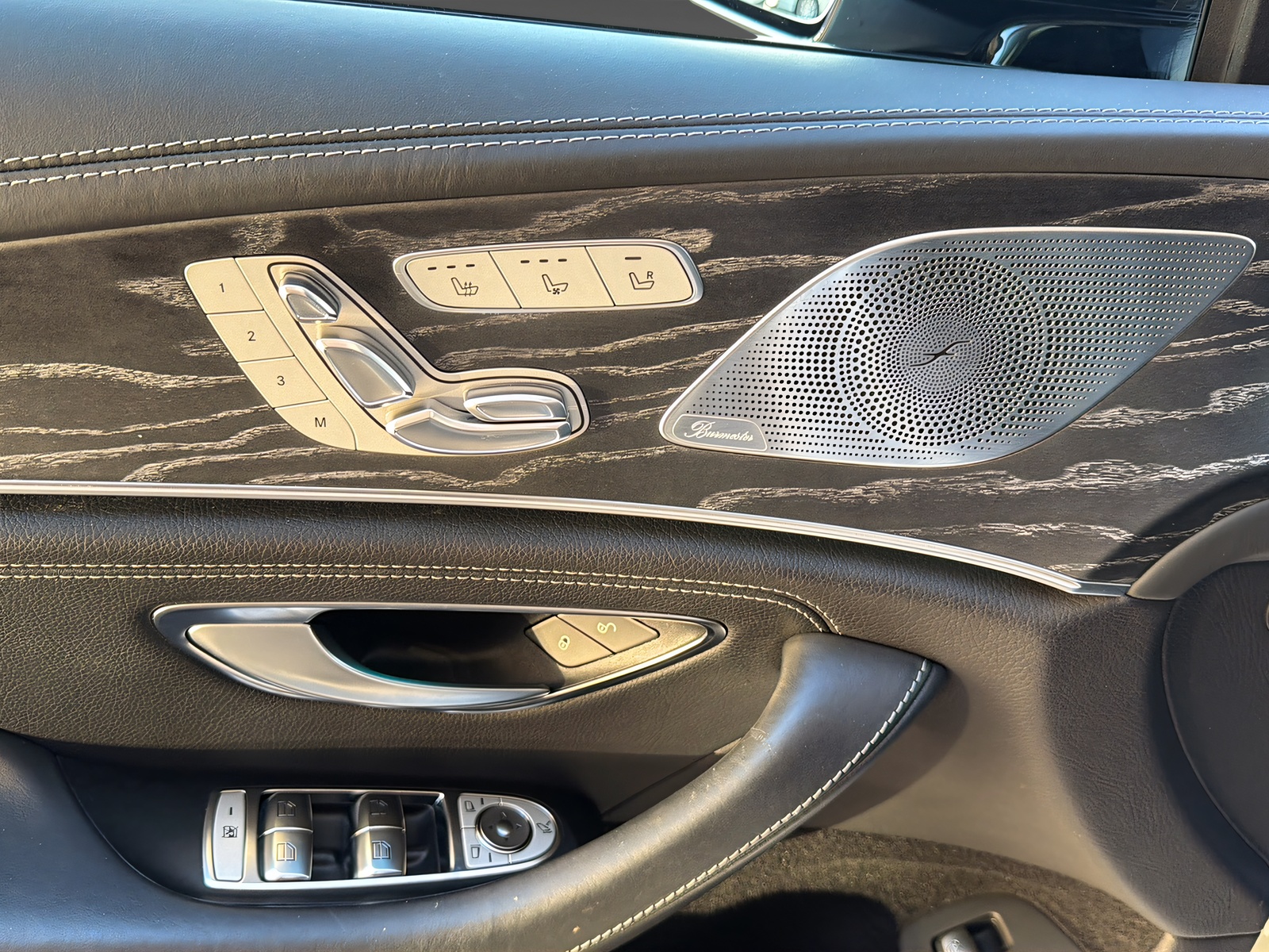 MERCEDES-BENZ CLS 400 d 4Matic AMG Line-image-9
