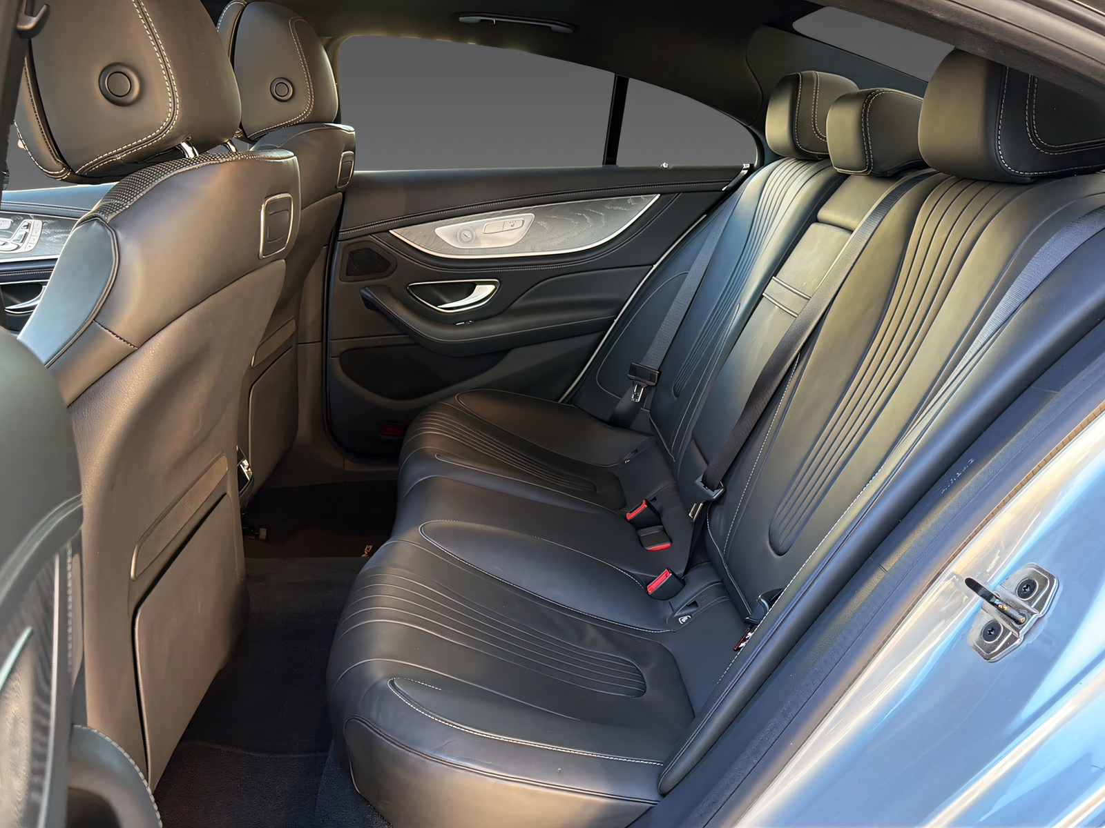 MERCEDES-BENZ CLS 400 d 4Matic AMG Line-image-10