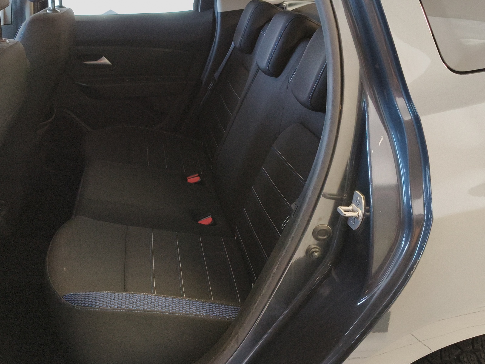 DACIA DUSTER 1.3 TCe 150 Celebration 4WD-image-7