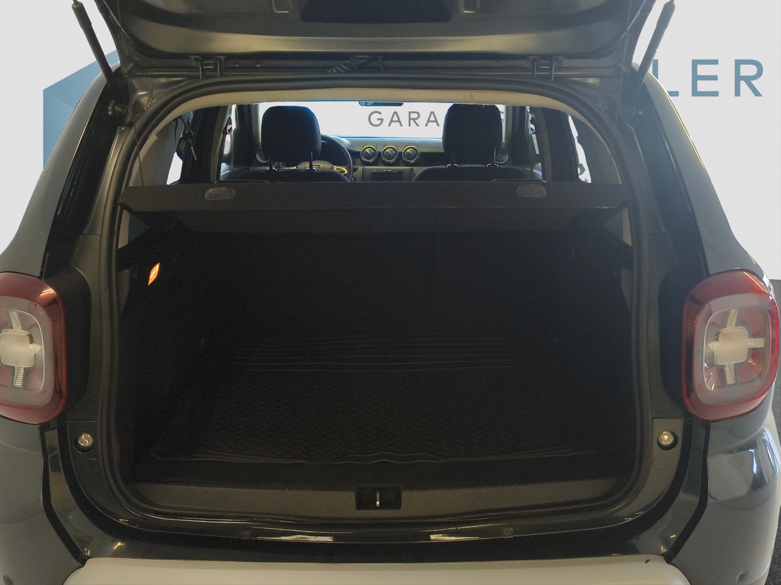 DACIA DUSTER 1.3 TCe 150 Celebration 4WD-image-6