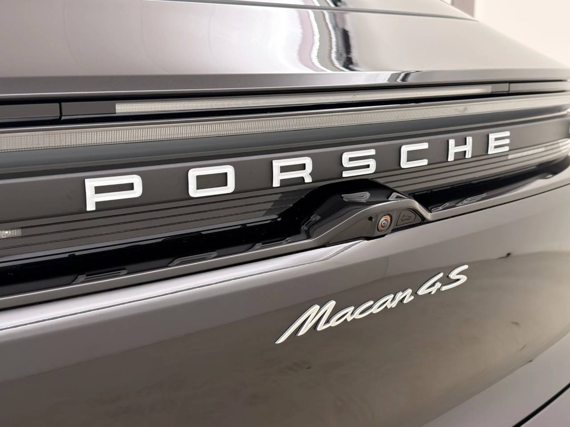 PORSCHE Macan 4S-image-12