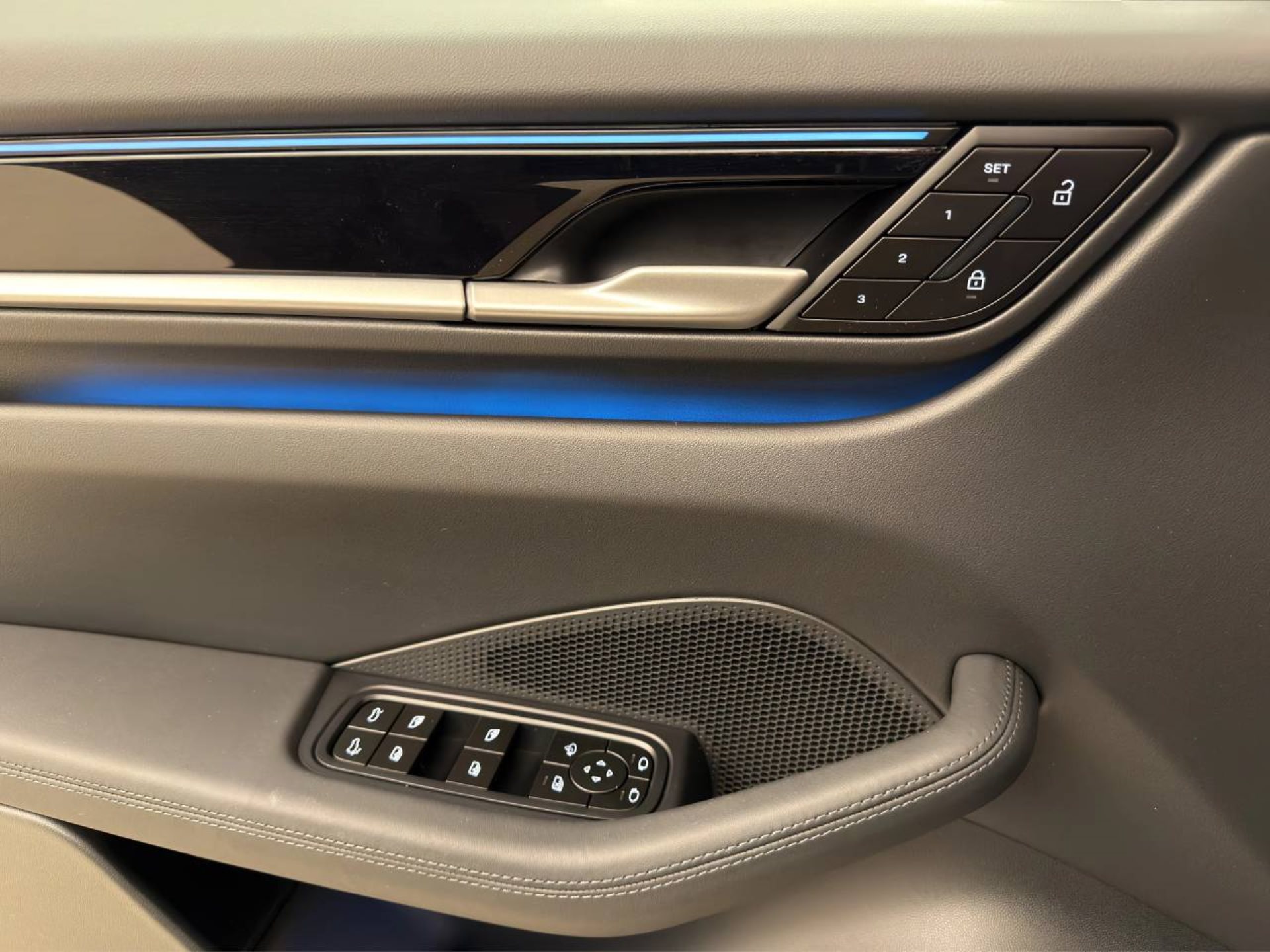 PORSCHE Macan 4S-image-15