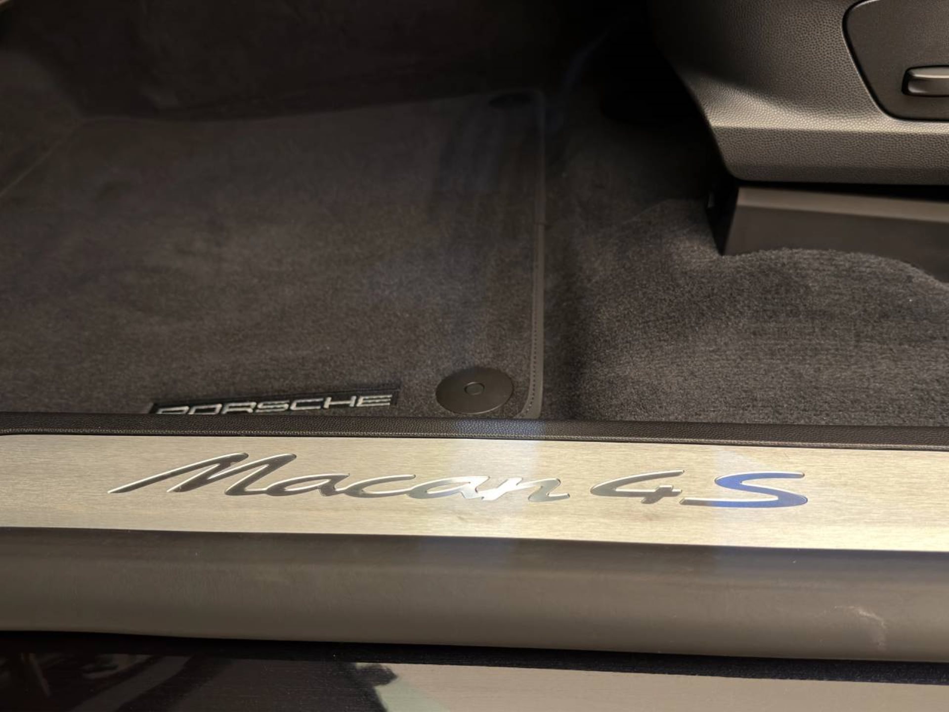 PORSCHE Macan 4S-image-23
