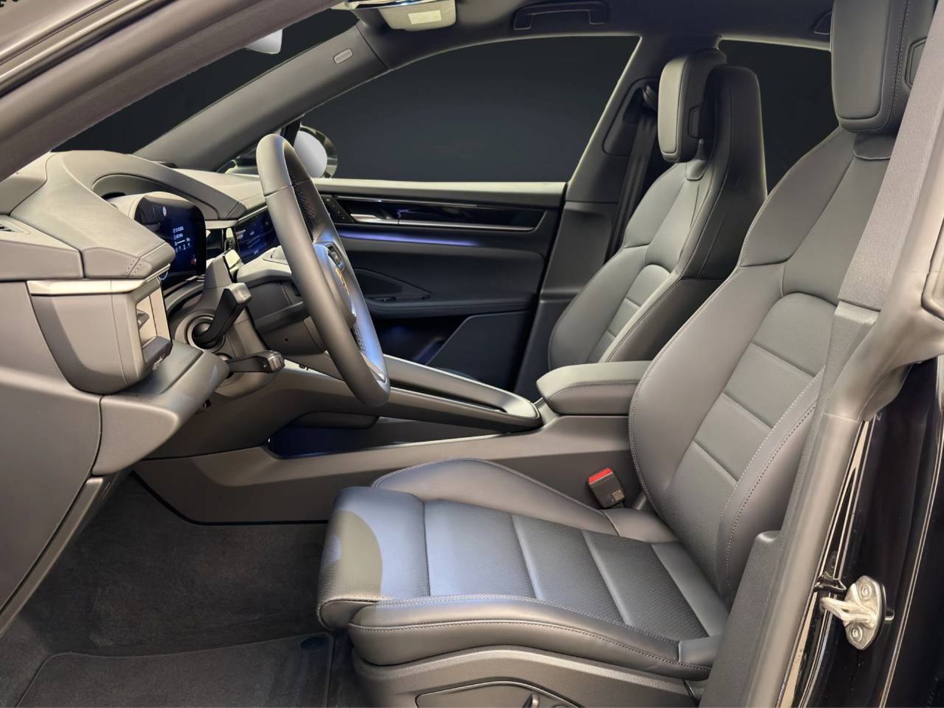 PORSCHE Macan 4S-image-4