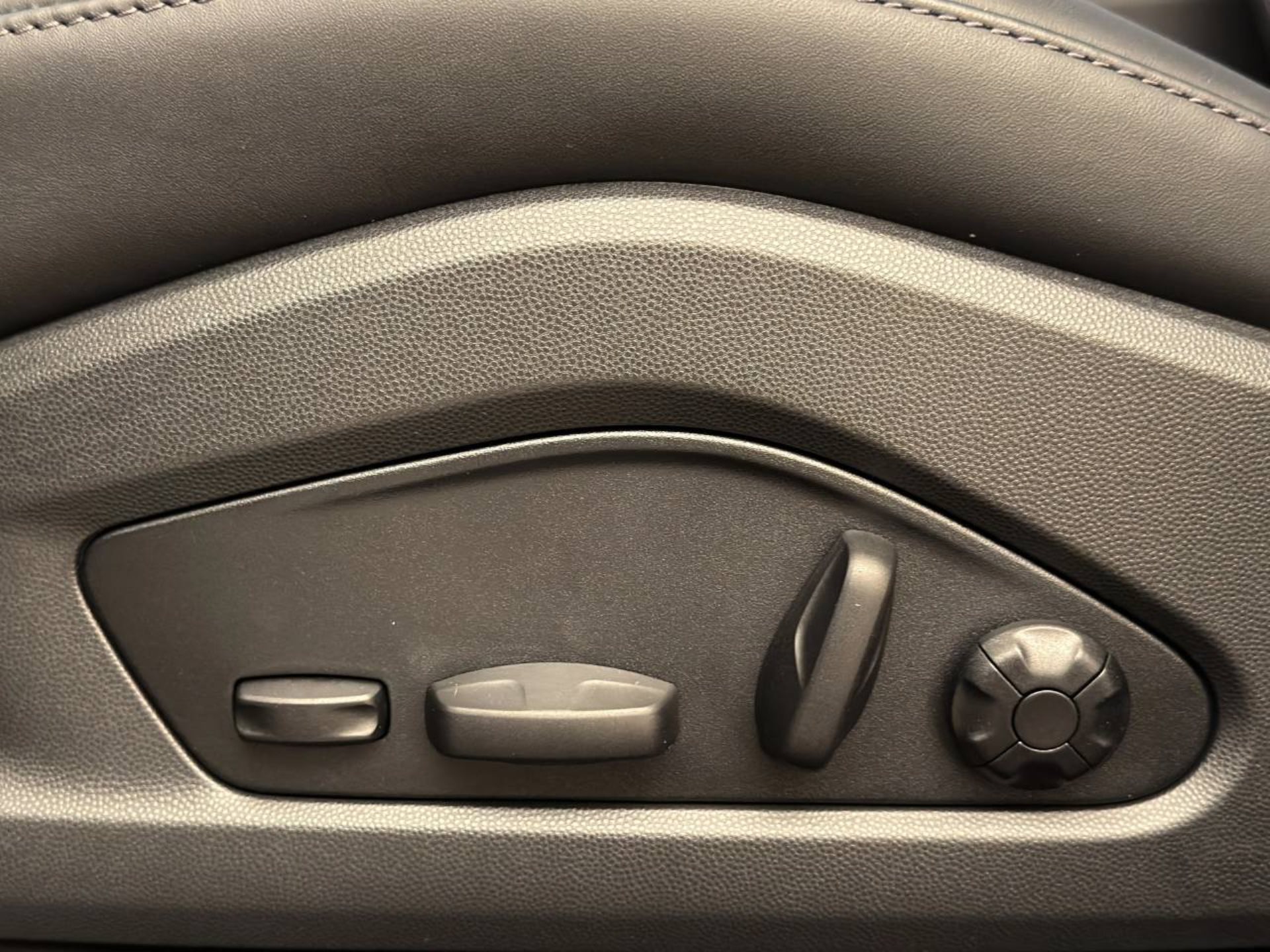 PORSCHE Macan 4S-image-20