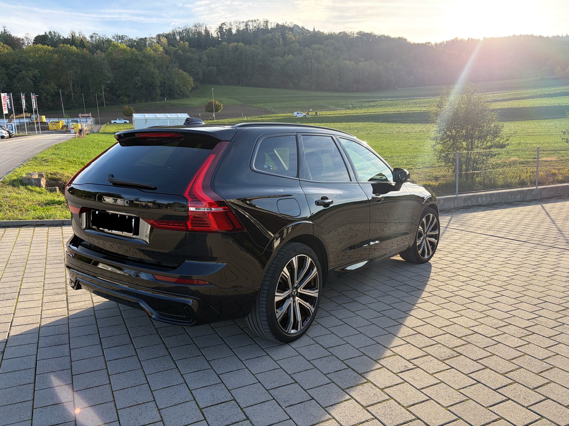 VOLVO 2.0 T8 TE R-Design eAWD-image-2