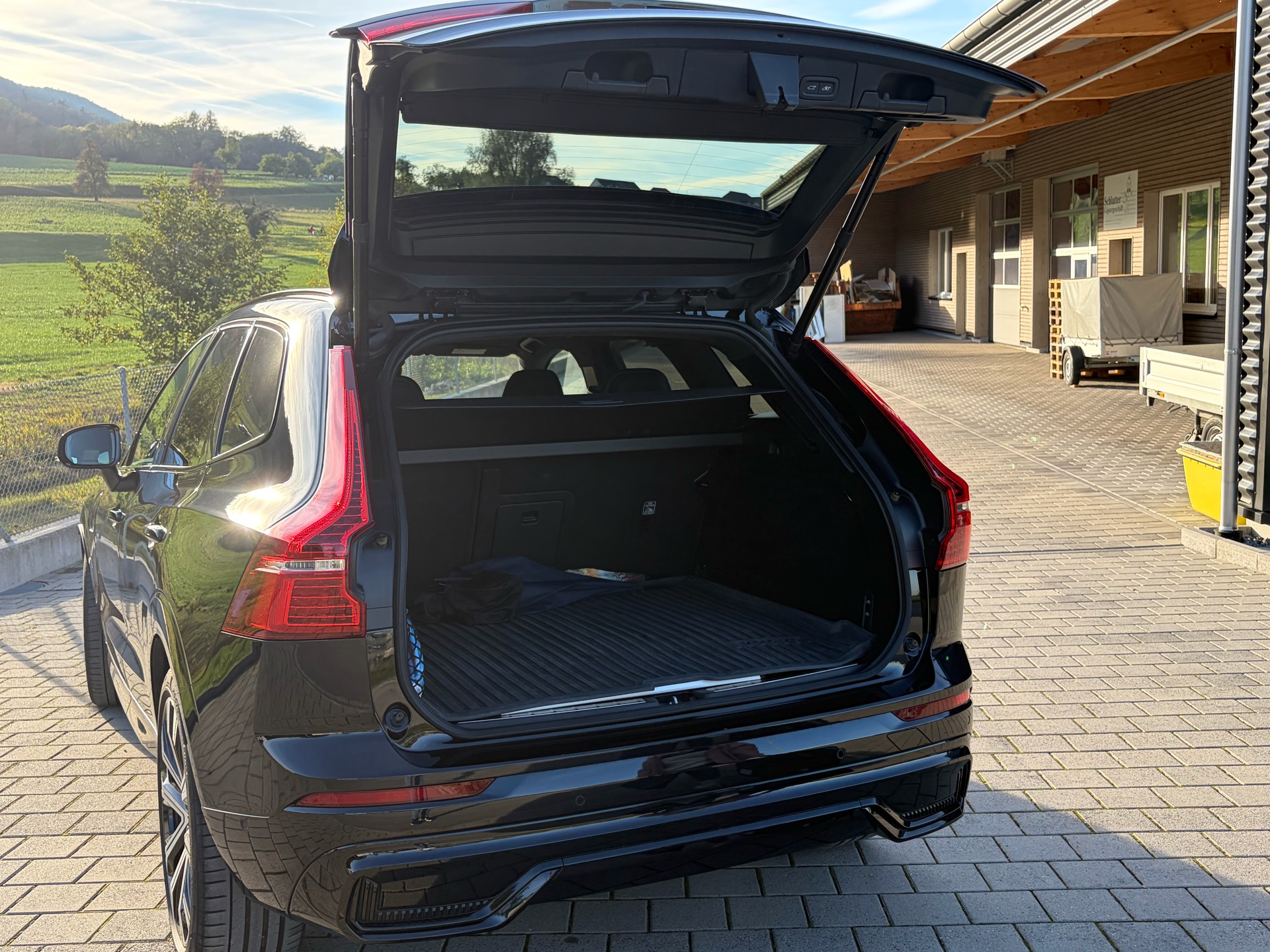 VOLVO 2.0 T8 TE R-Design eAWD-image-3