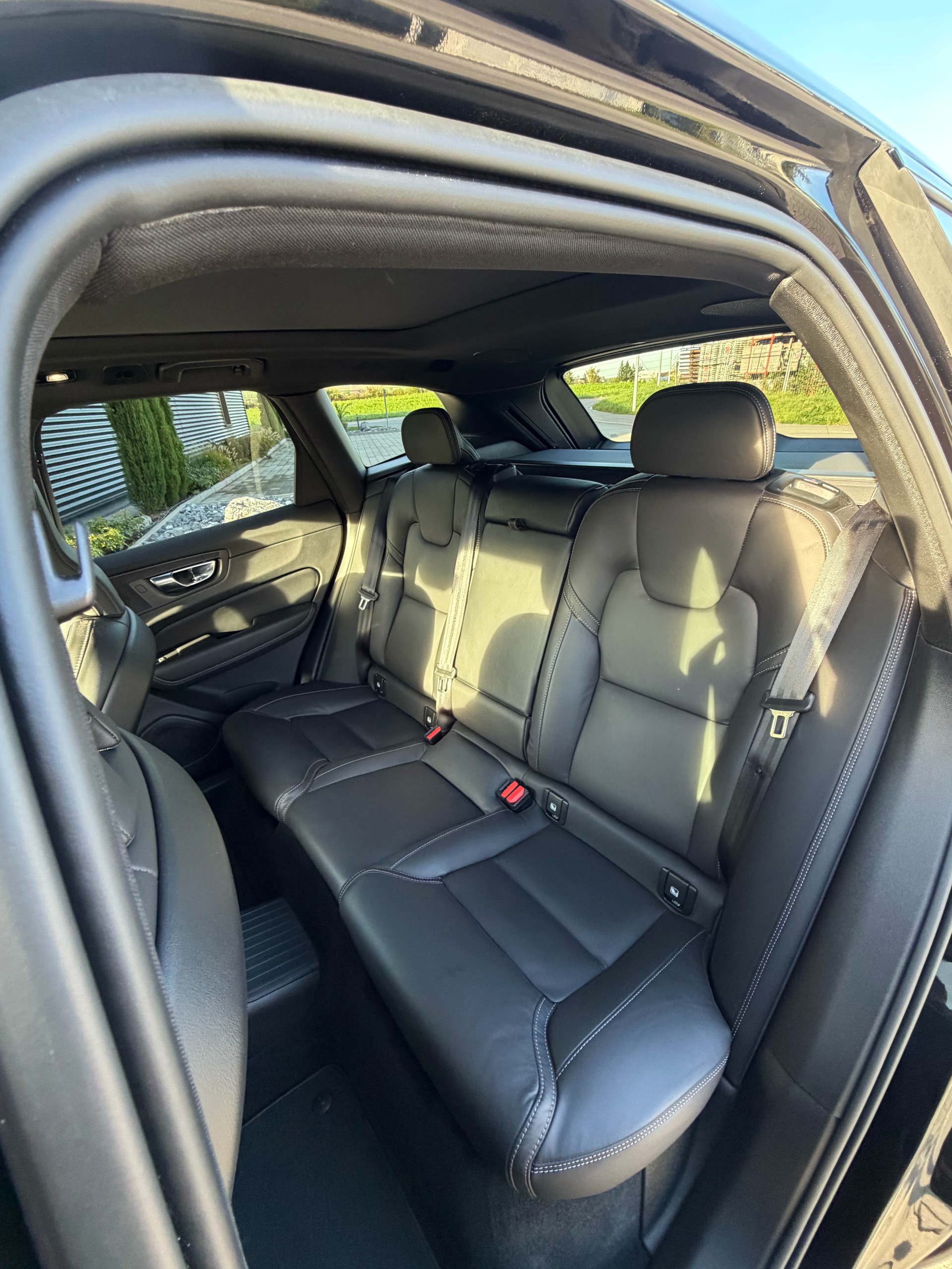 VOLVO 2.0 T8 TE R-Design eAWD-image-4