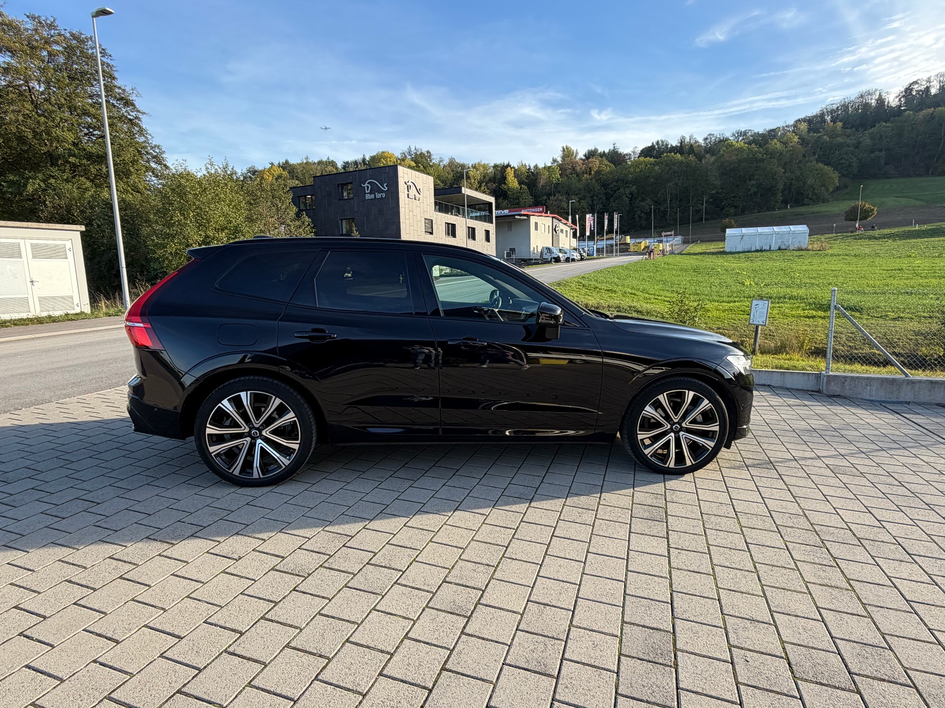 VOLVO 2.0 T8 TE R-Design eAWD-image-1