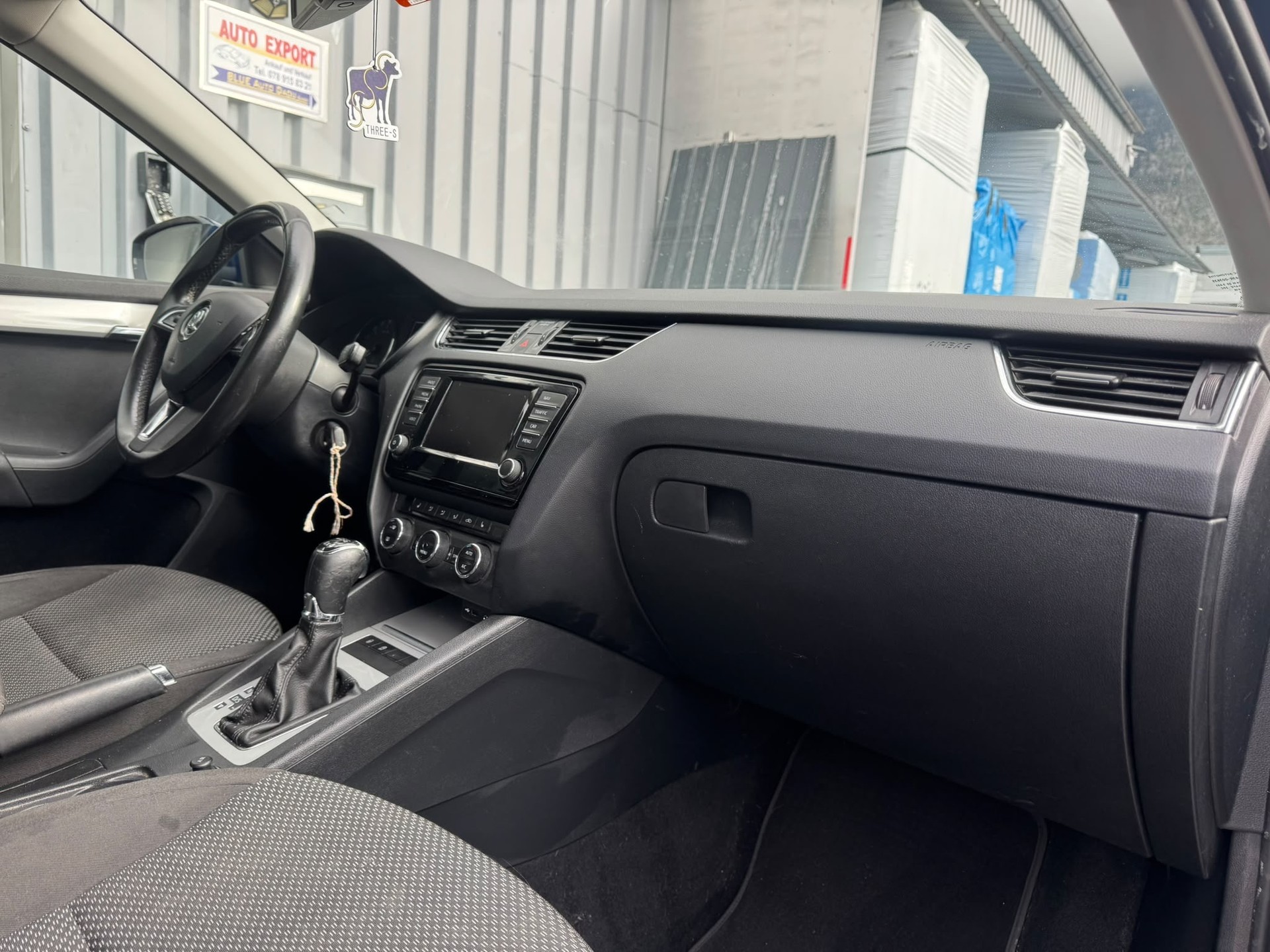SKODA Octavia Combi 2.0 TDI Swiss Edition 4x4 DSG-image-9