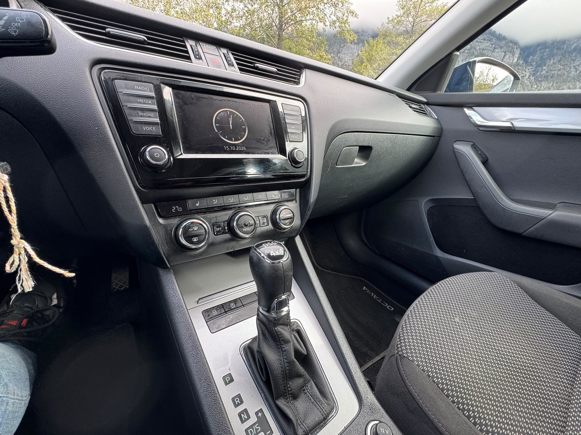 SKODA Octavia Combi 2.0 TDI Swiss Edition 4x4 DSG-image-8