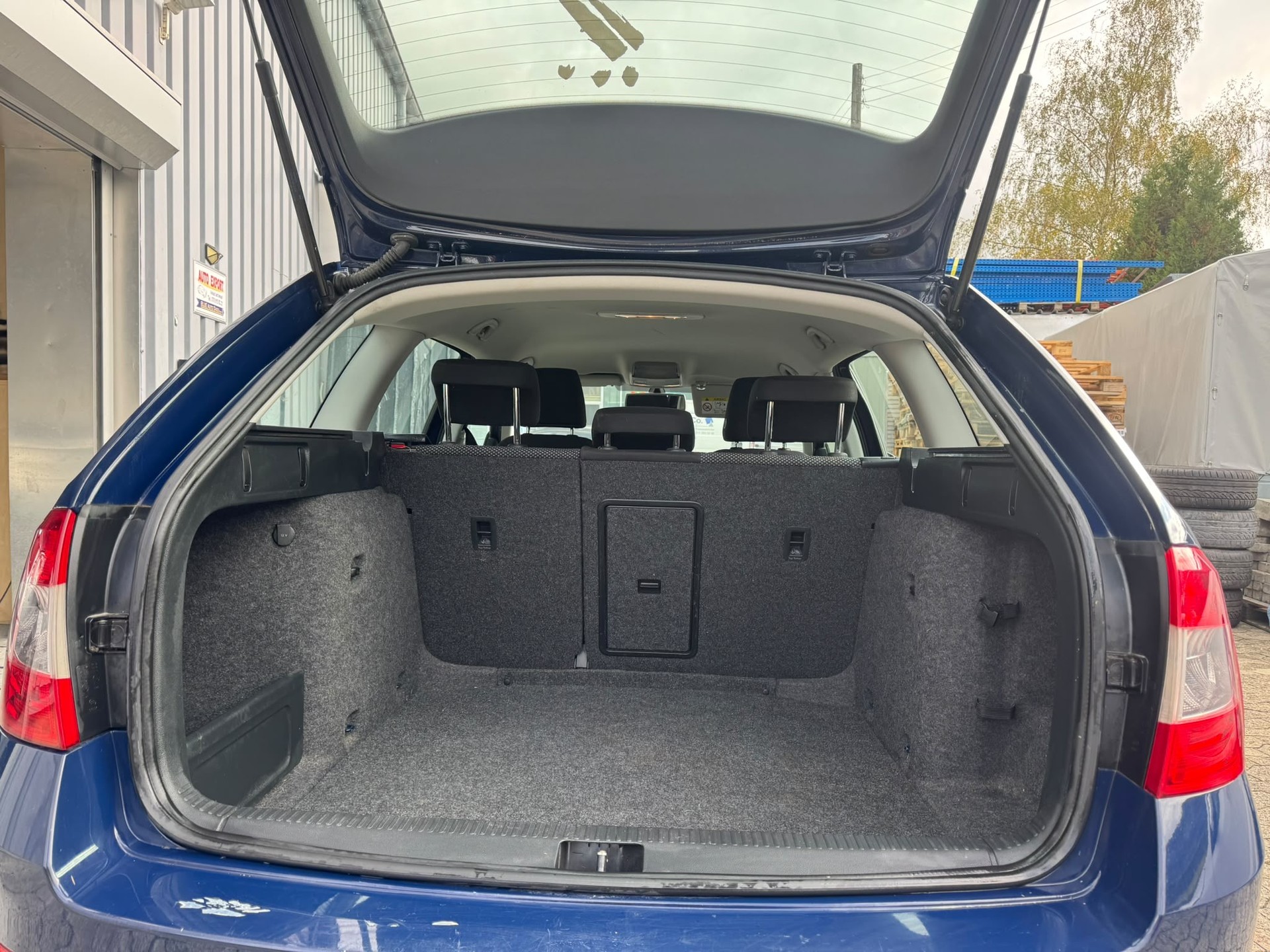 SKODA Octavia Combi 2.0 TDI Swiss Edition 4x4 DSG-image-6
