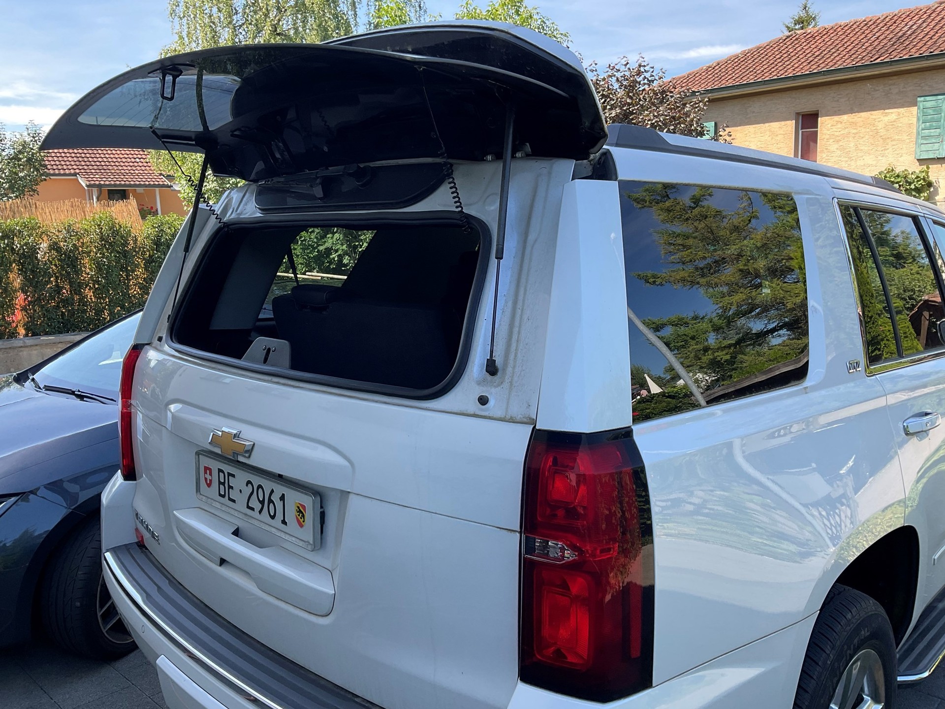 CHEVROLET TAHOE LTZ-image-2