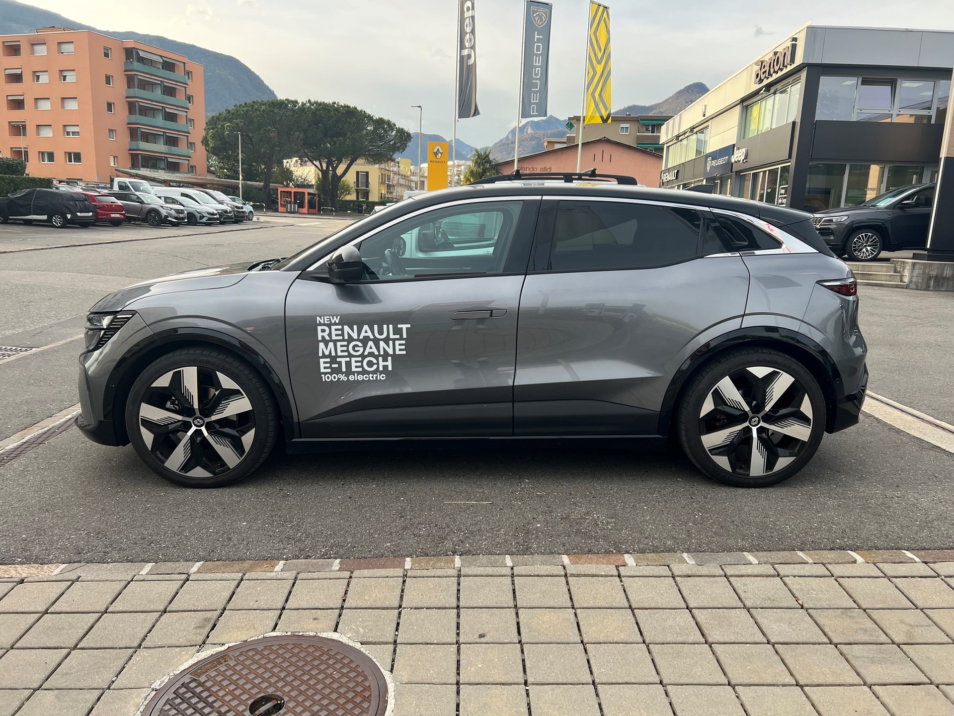 RENAULT Mégane E-TECH EV60 Techno-image-2