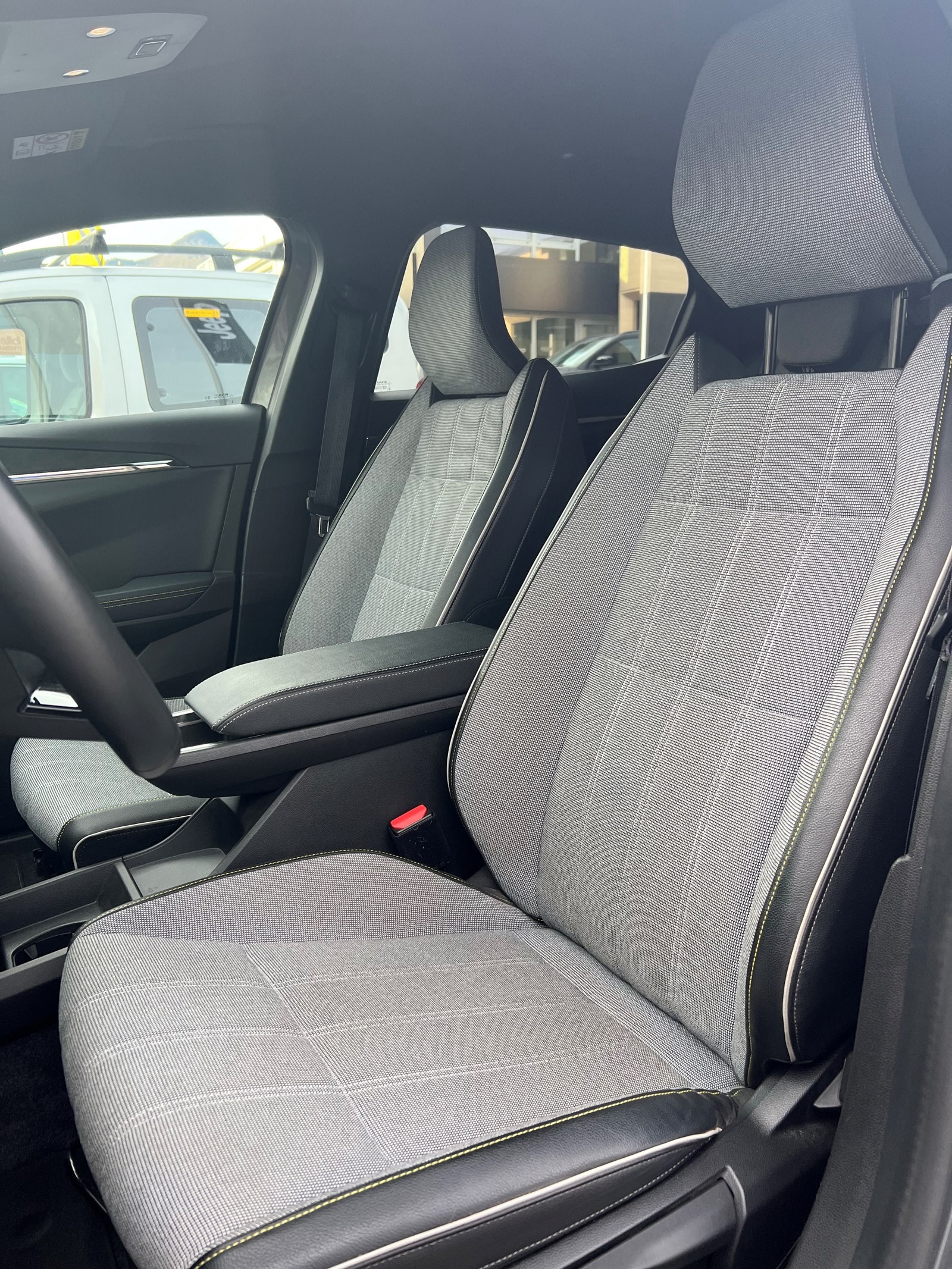 RENAULT Mégane E-TECH EV60 Techno-image-9