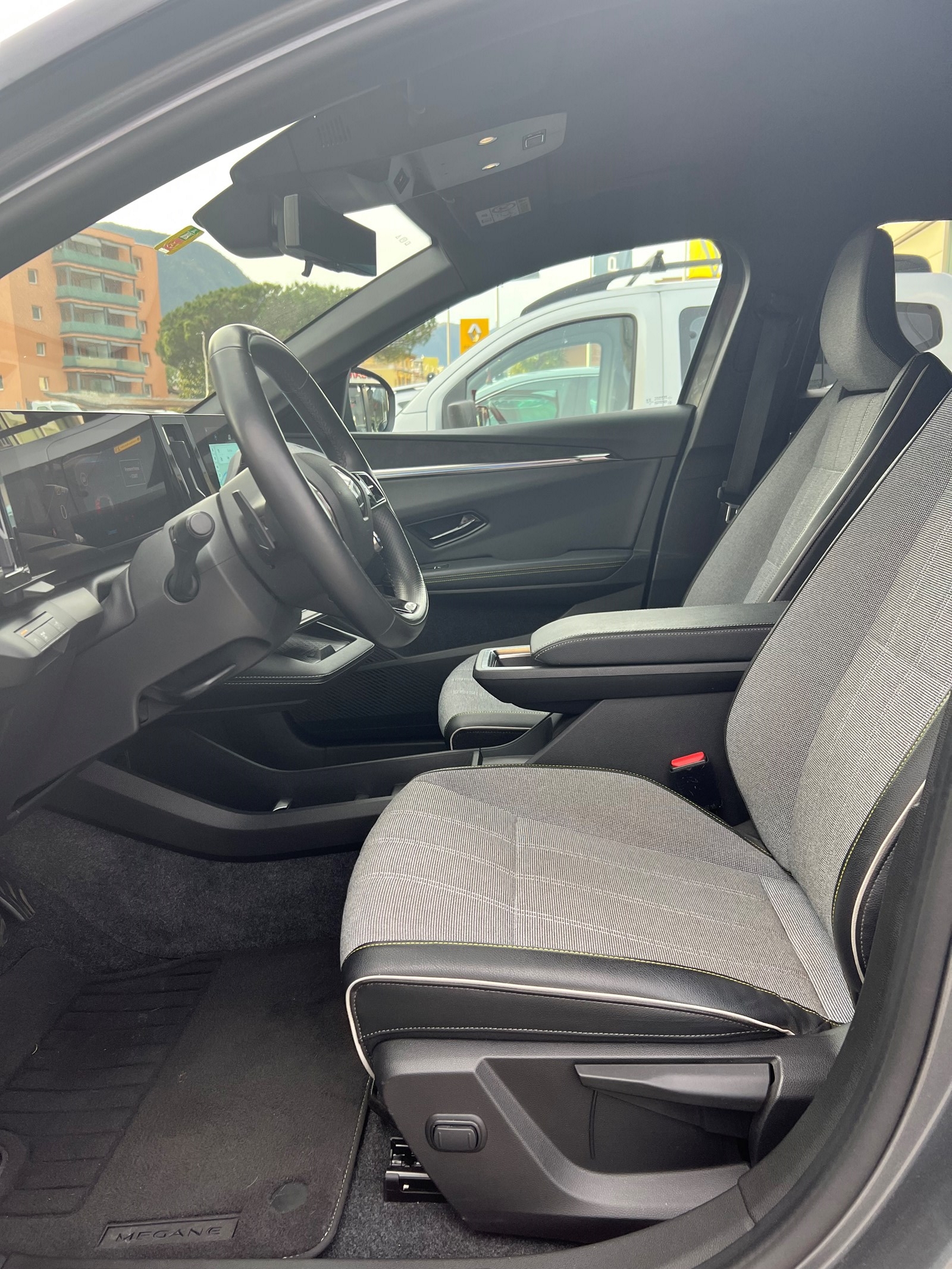 RENAULT Mégane E-TECH EV60 Techno-image-8
