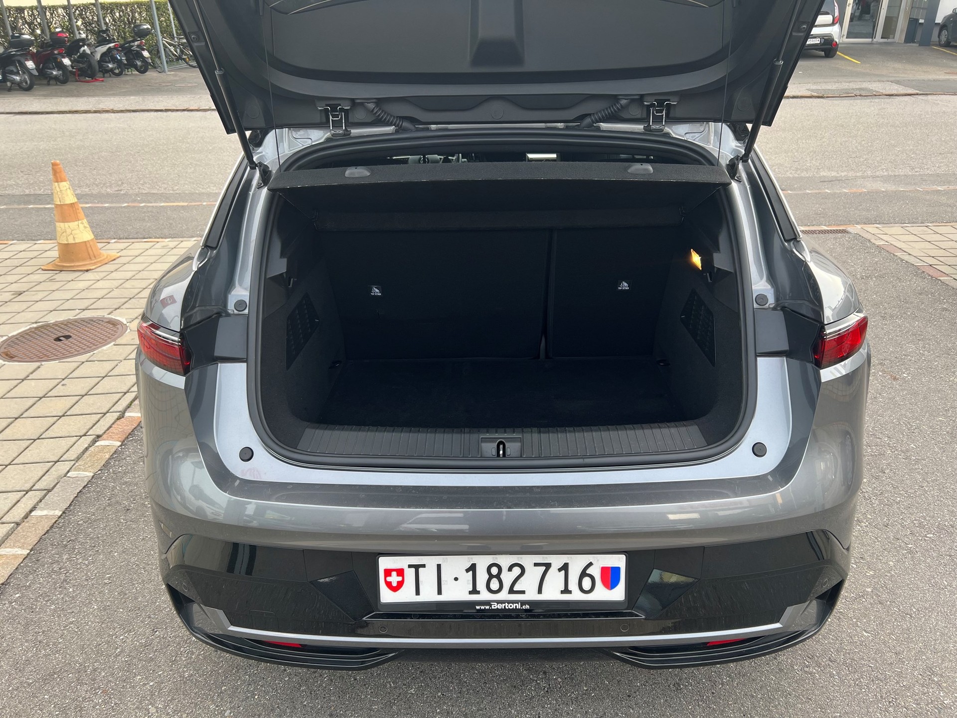 RENAULT Mégane E-TECH EV60 Techno-image-6