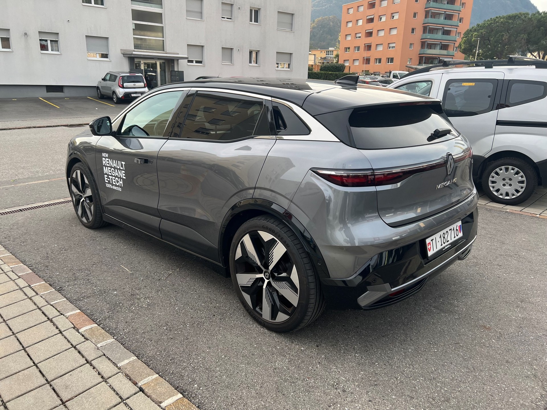 RENAULT Mégane E-TECH EV60 Techno-image-3