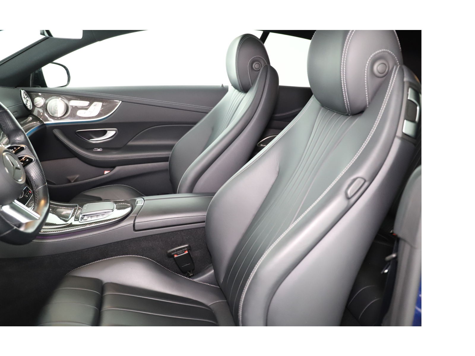 MERCEDES-BENZ E 400d Coupé 4M AMG Line-image-11