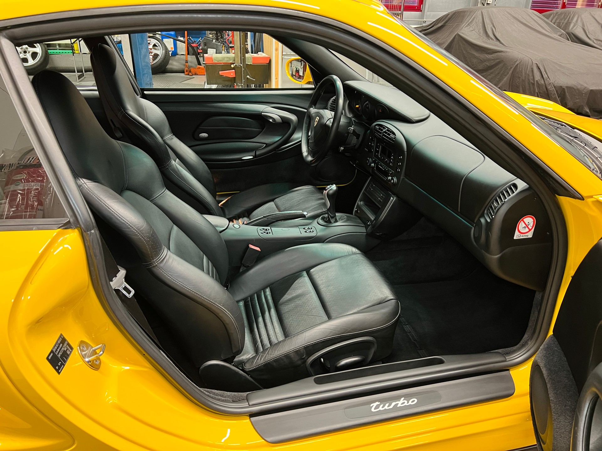PORSCHE 911 Turbo „Speedgelb“ 1. Lack-image-11