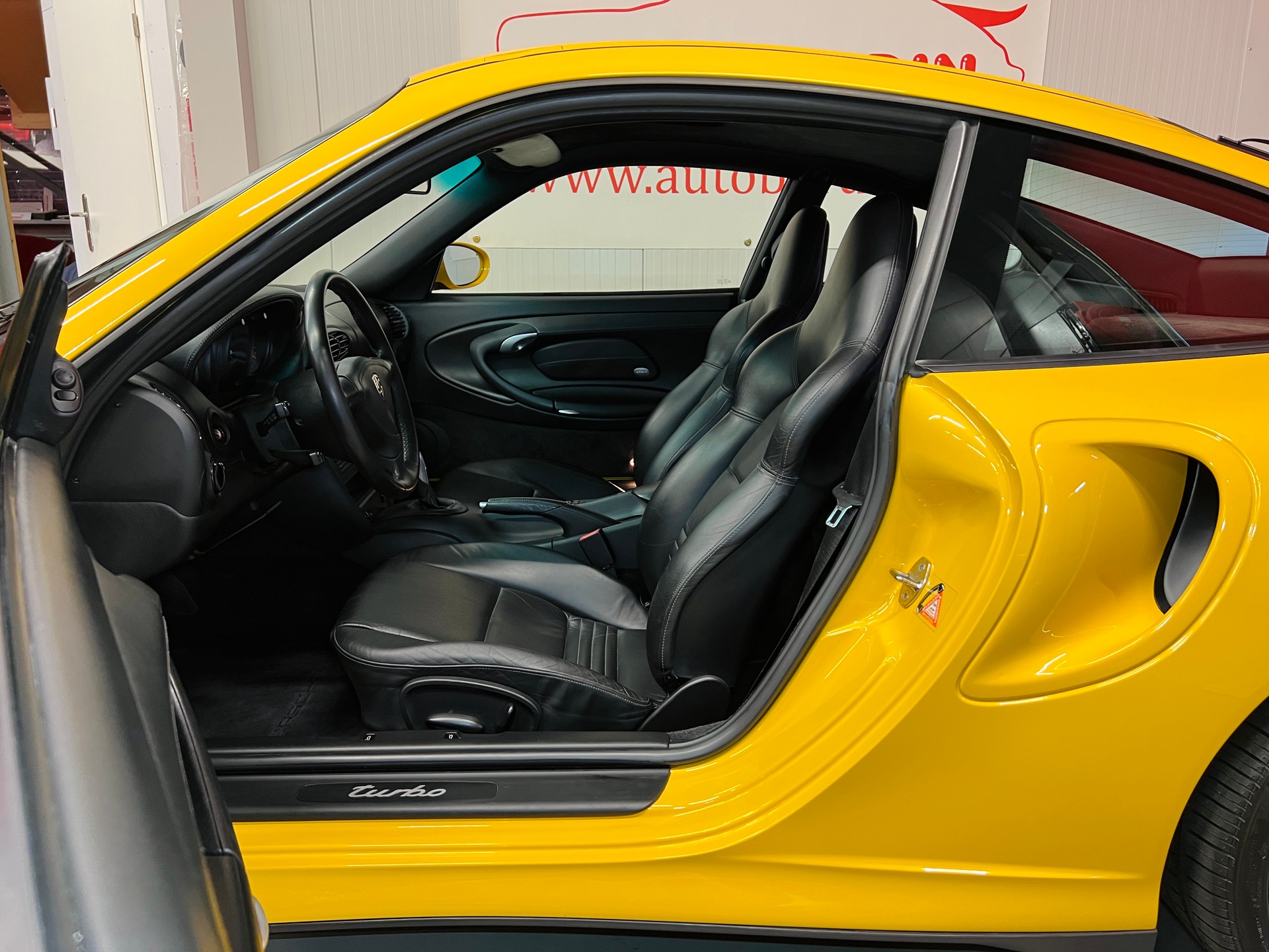 PORSCHE 911 Turbo „Speedgelb“ 1. Lack-image-5