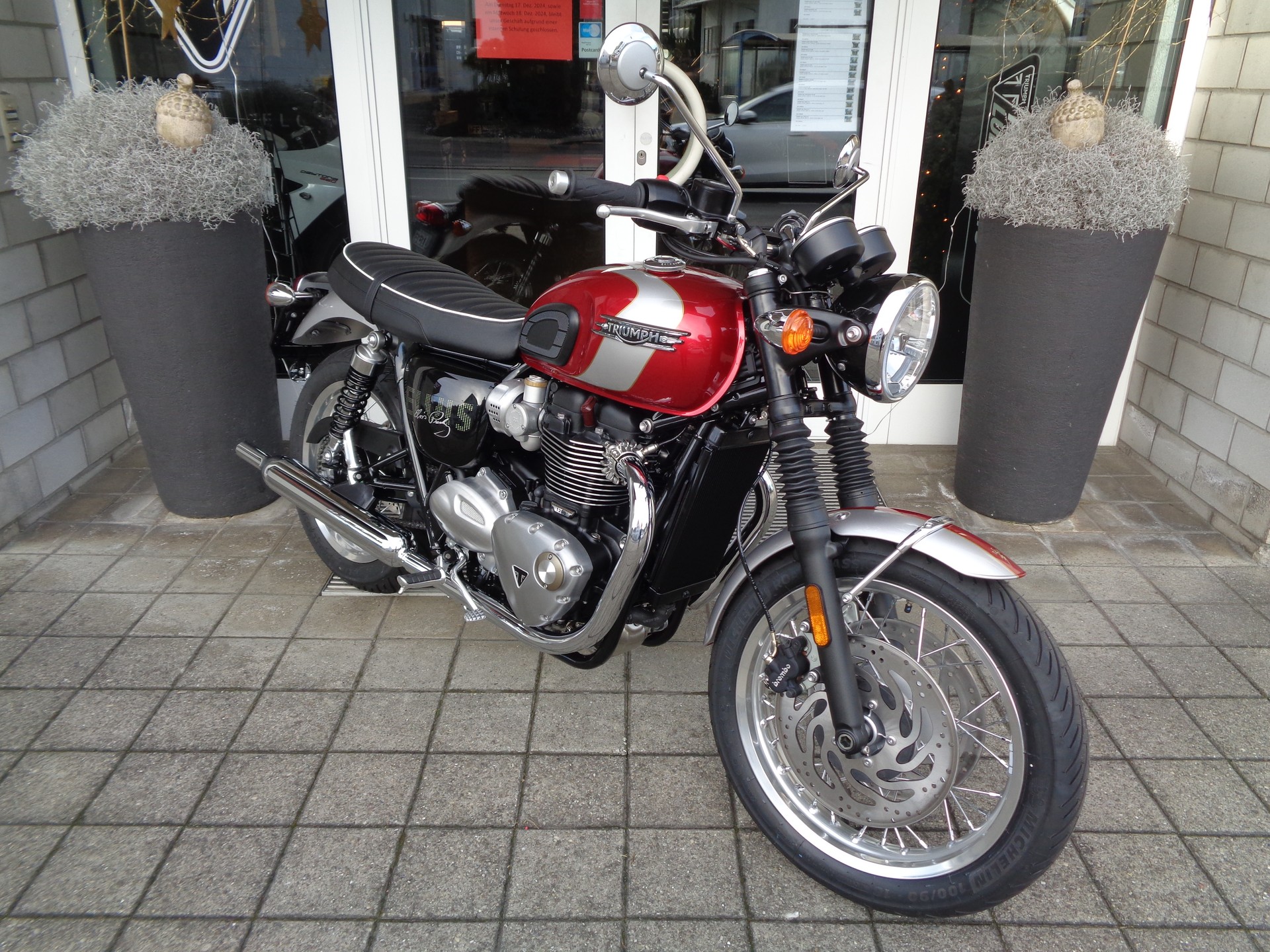 TRIUMPH Bonneville T120 Elvis Edition-showroom-element-3