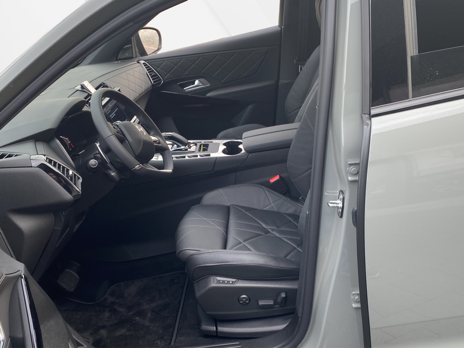 DS AUTOMOBILES DS7 1.6 E-Tense Rivoli 4x4-image-8