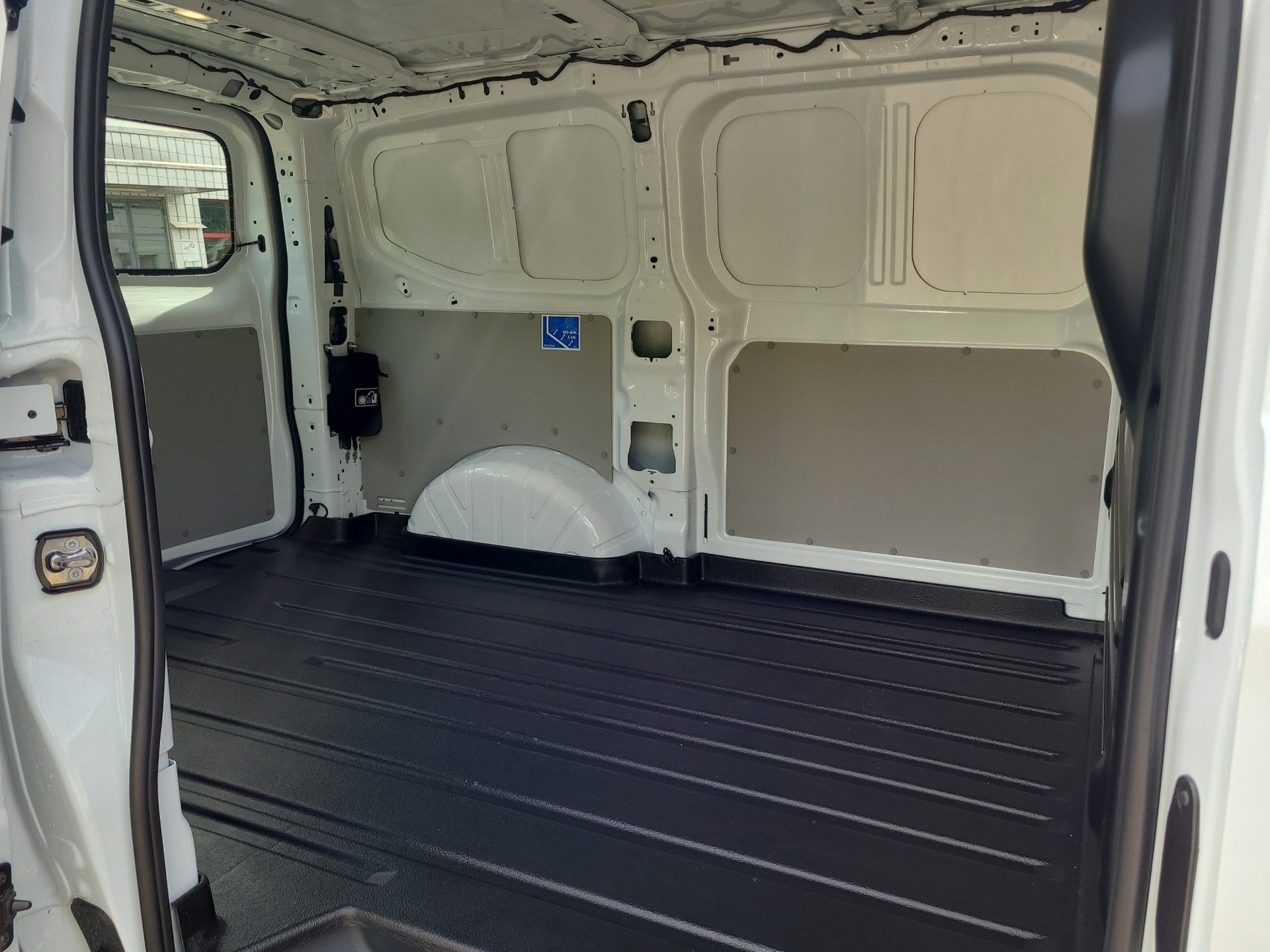 VW e-Transporter 70 kWh-image-10
