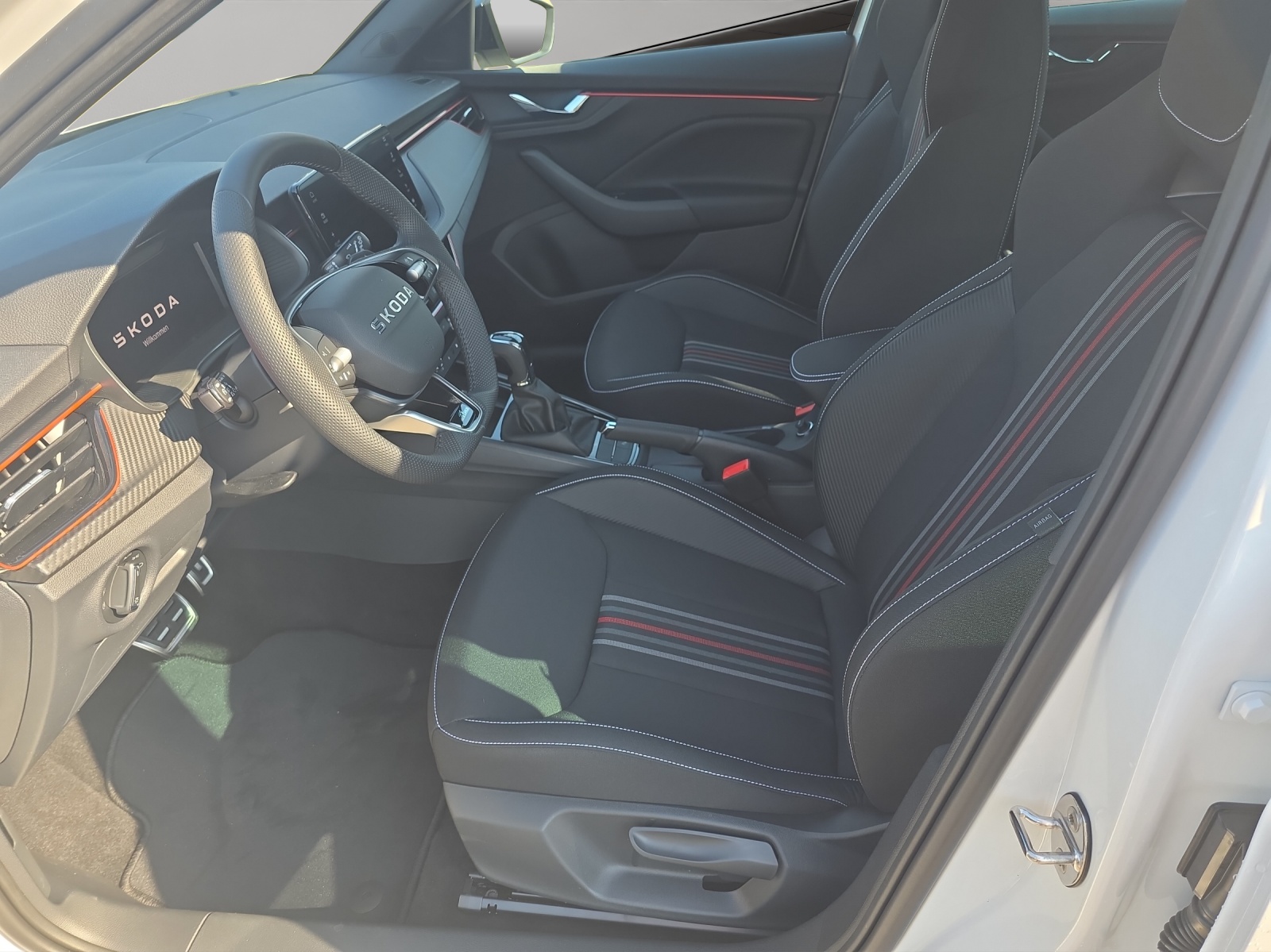 SKODA Kamiq 1.5 TSI Monte Carlo DSG-image-3