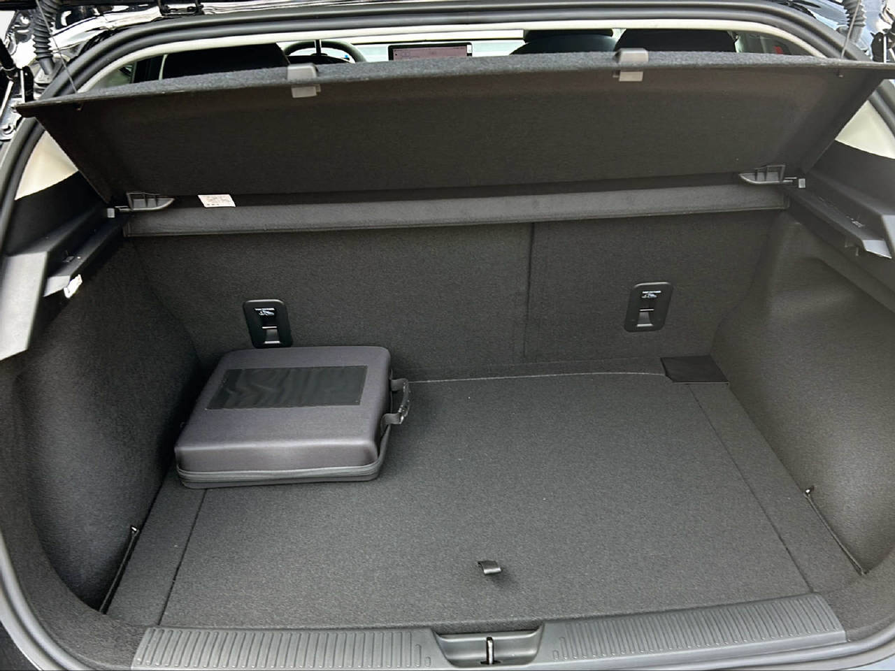 MG 4 64kWh Luxury-image-11