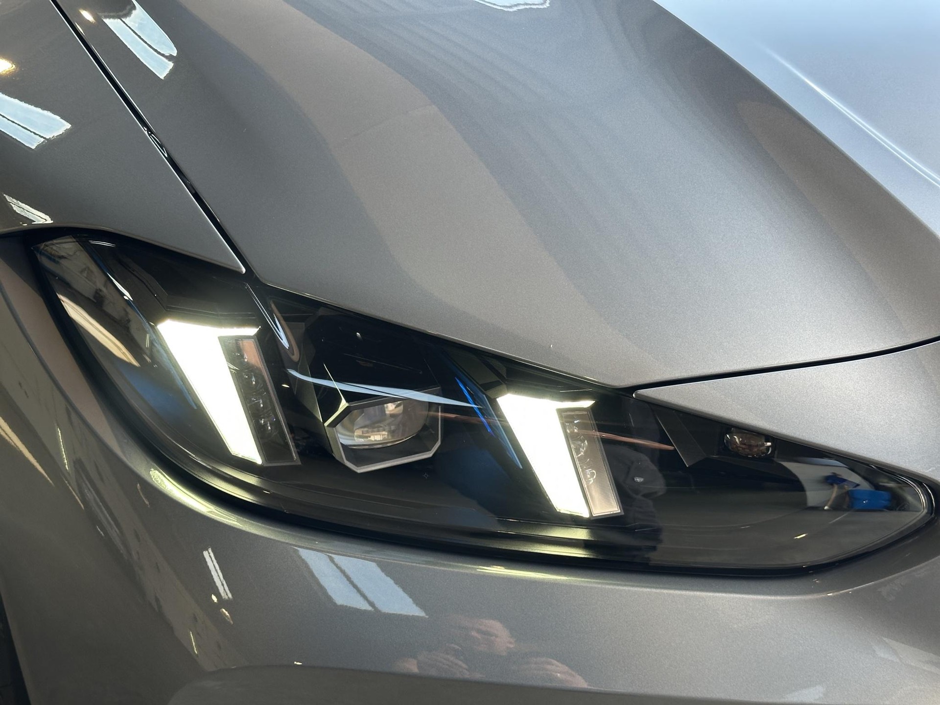 BMW M3 Competition xDrive Touring-image-9