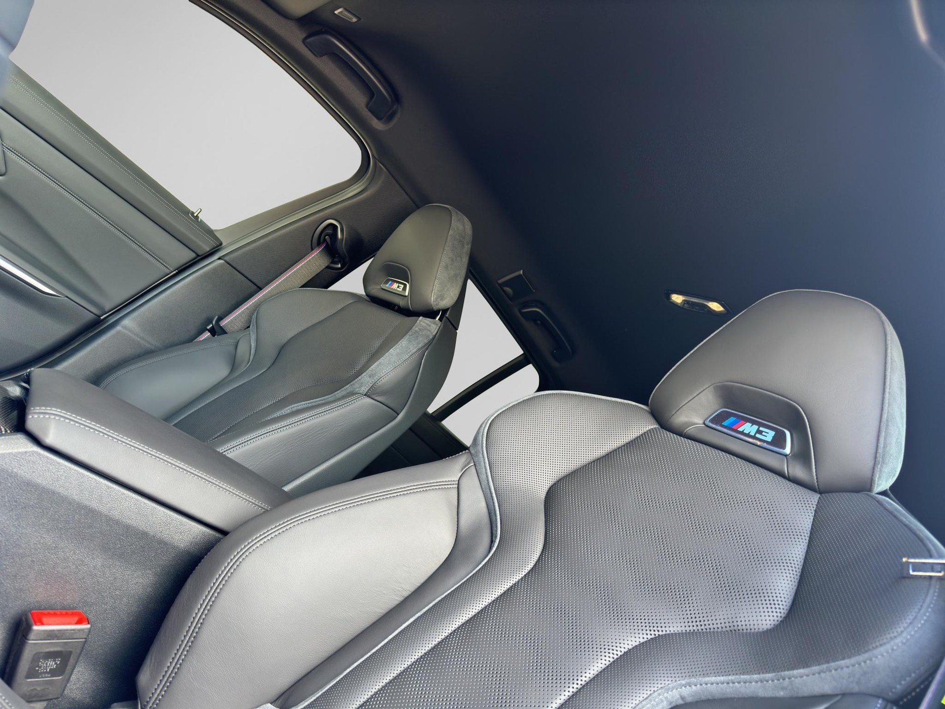 BMW M3 Competition xDrive Touring-image-12
