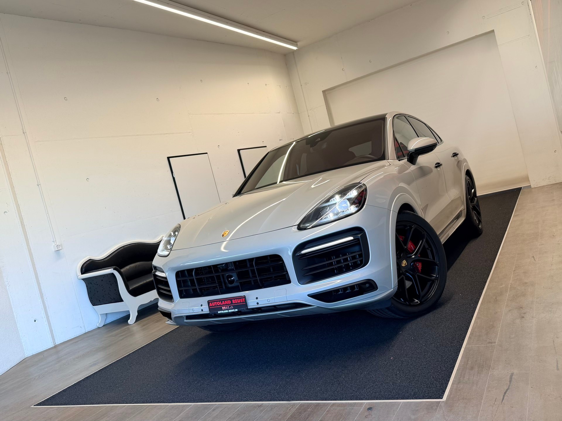 PORSCHE Cayenne GTS Coupé-image-4