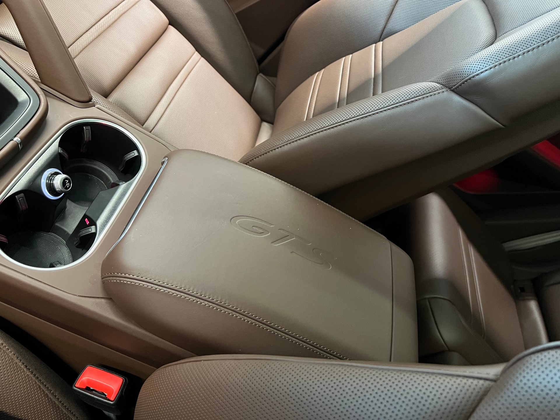 PORSCHE Cayenne GTS Coupé-image-27