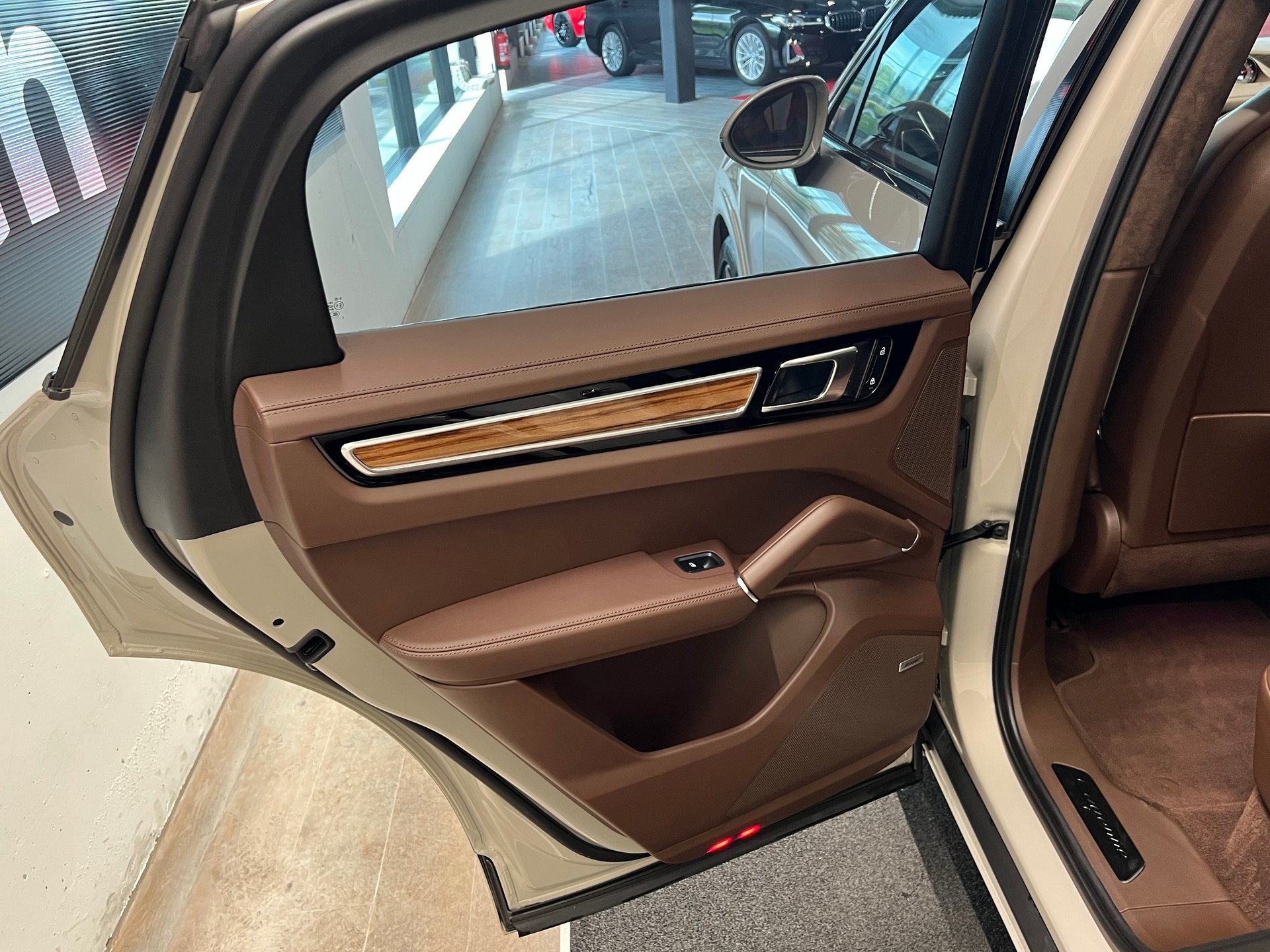 PORSCHE Cayenne GTS Coupé-image-17