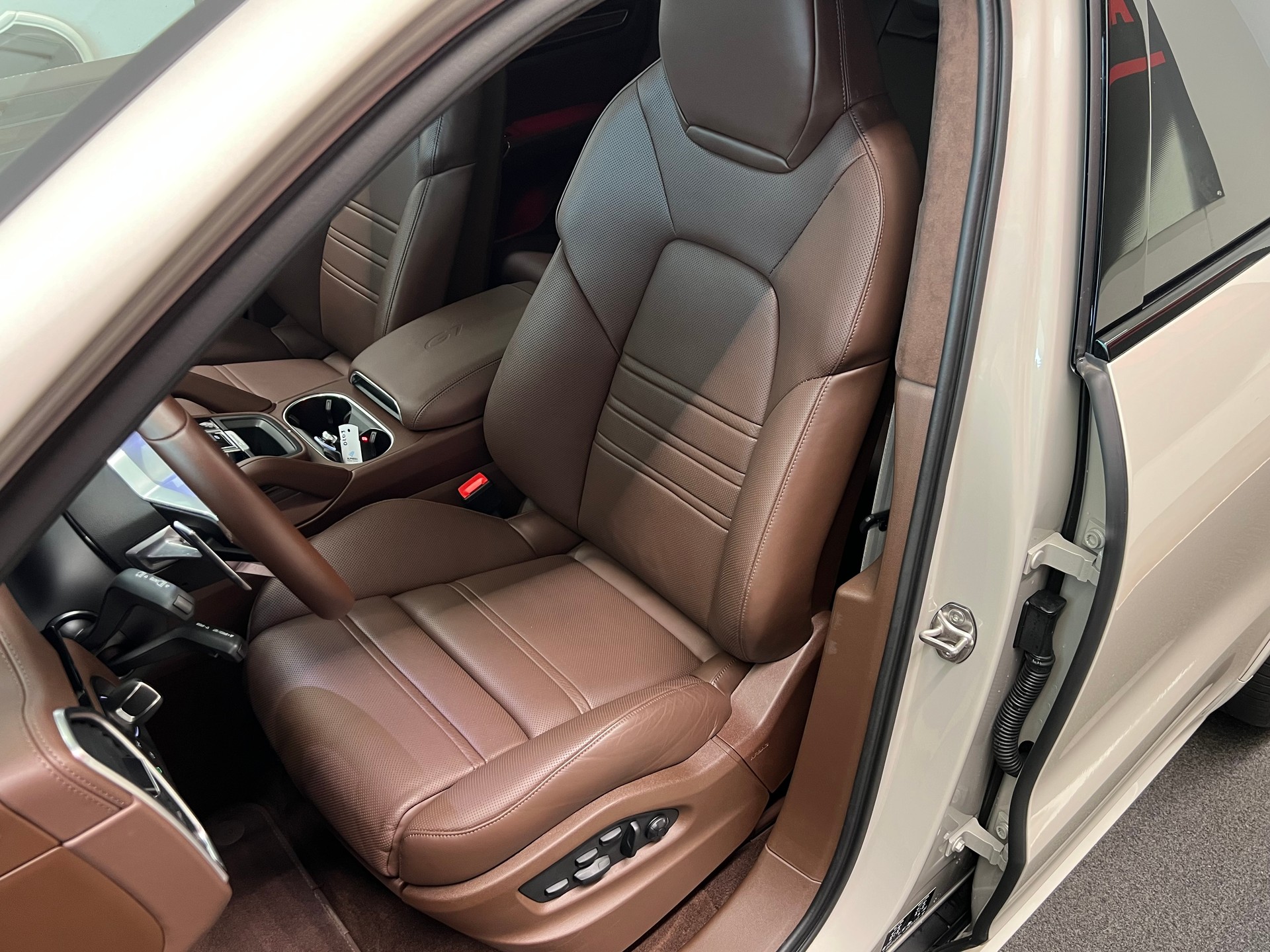 PORSCHE Cayenne GTS Coupé-image-14