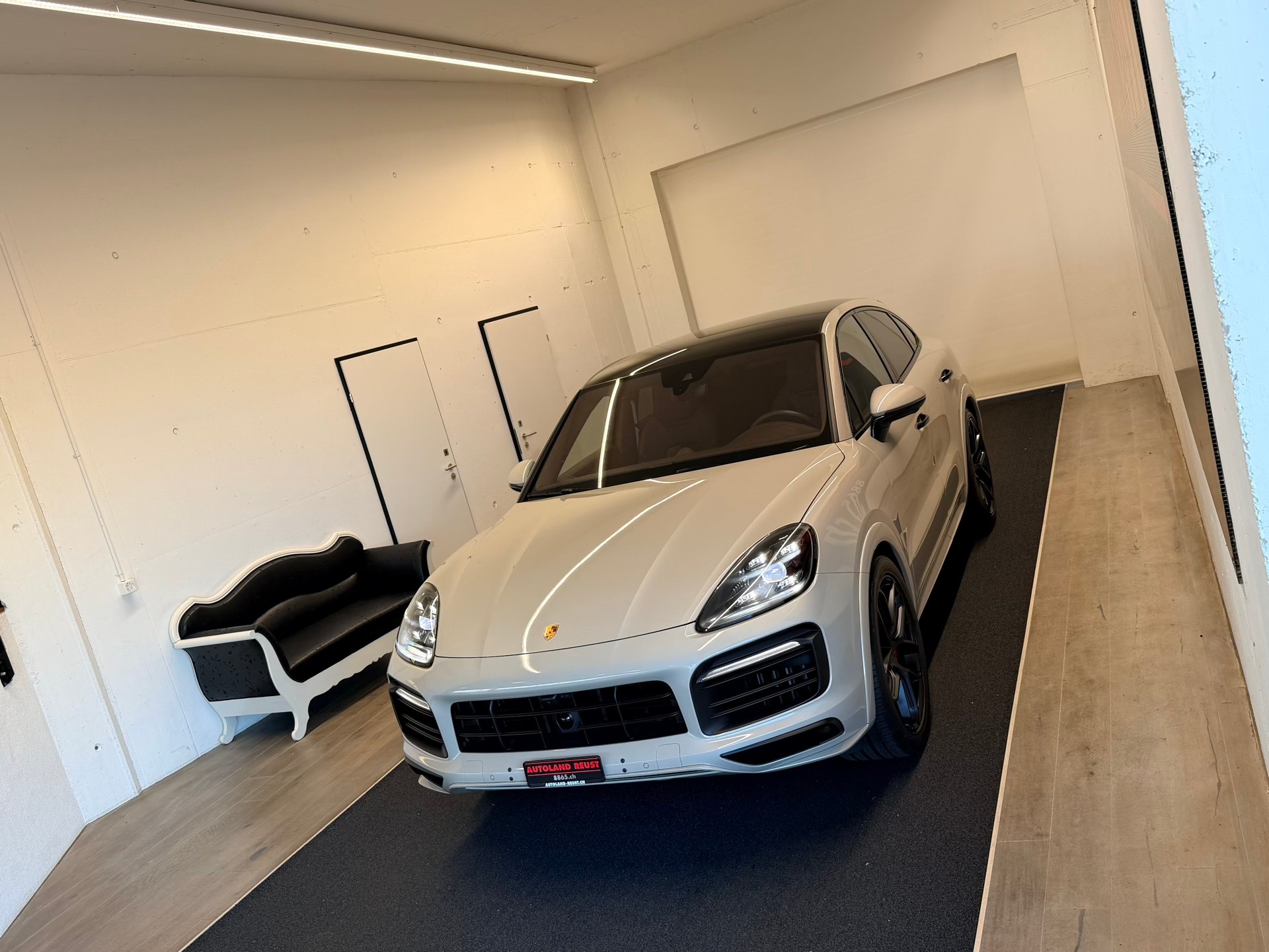 PORSCHE Cayenne GTS Coupé-image-3