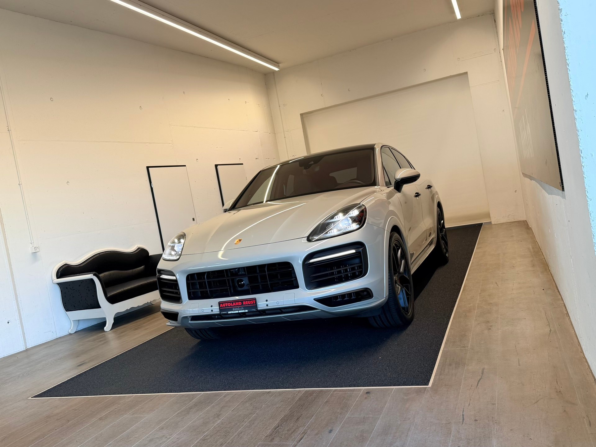 PORSCHE Cayenne GTS Coupé-image-2