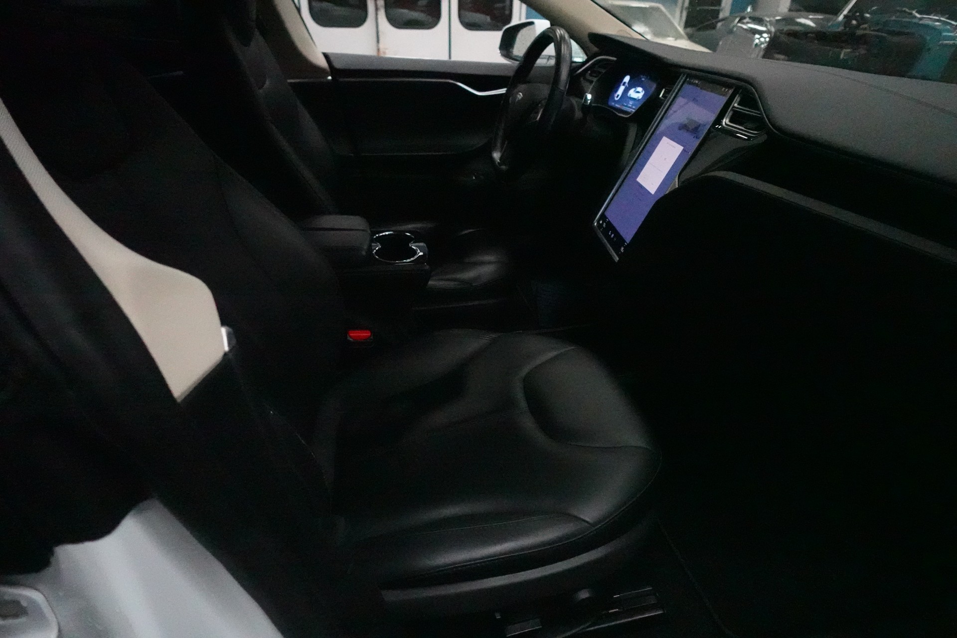 TESLA Model S 85-image-7