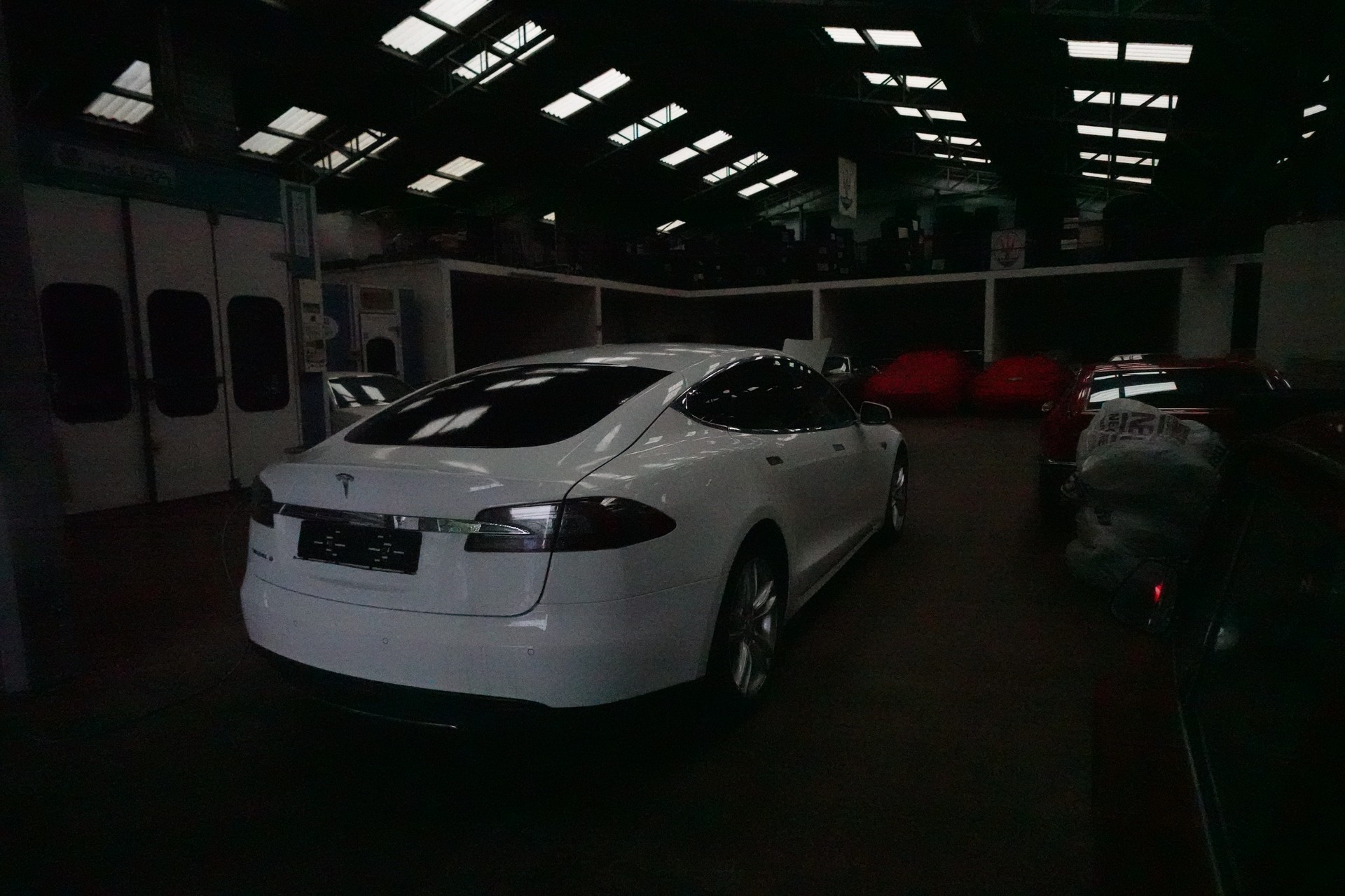 TESLA Model S 85-image-3