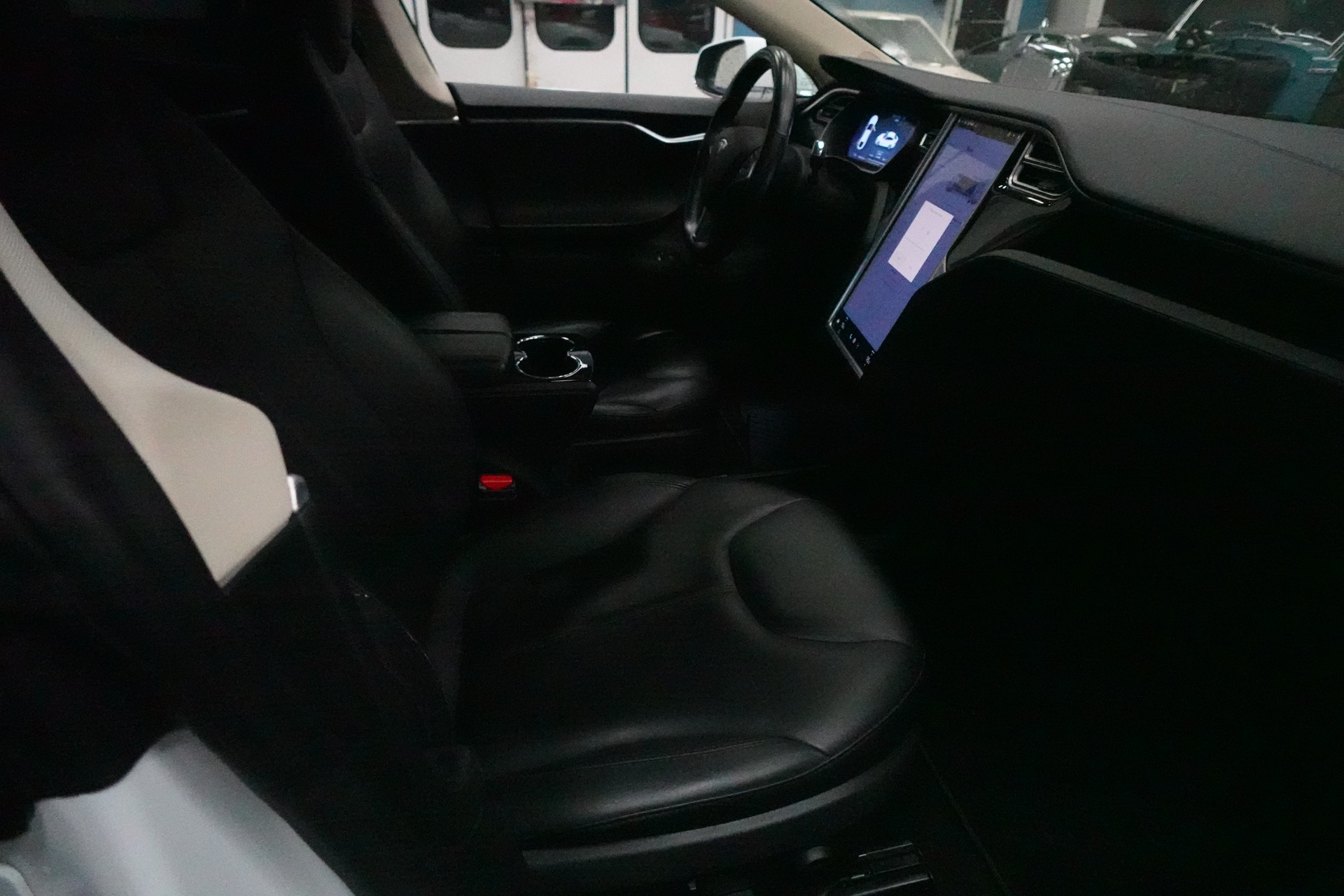 TESLA Model S 85-image-6