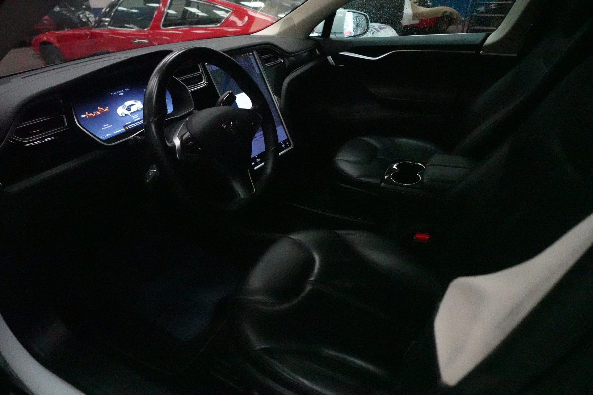 TESLA Model S 85-image-5