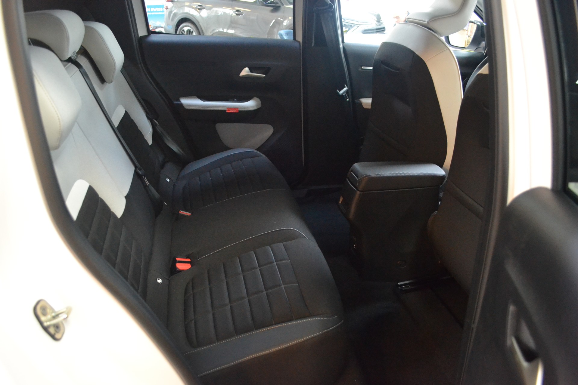 CITROEN e-C3 44kWh Max-image-8