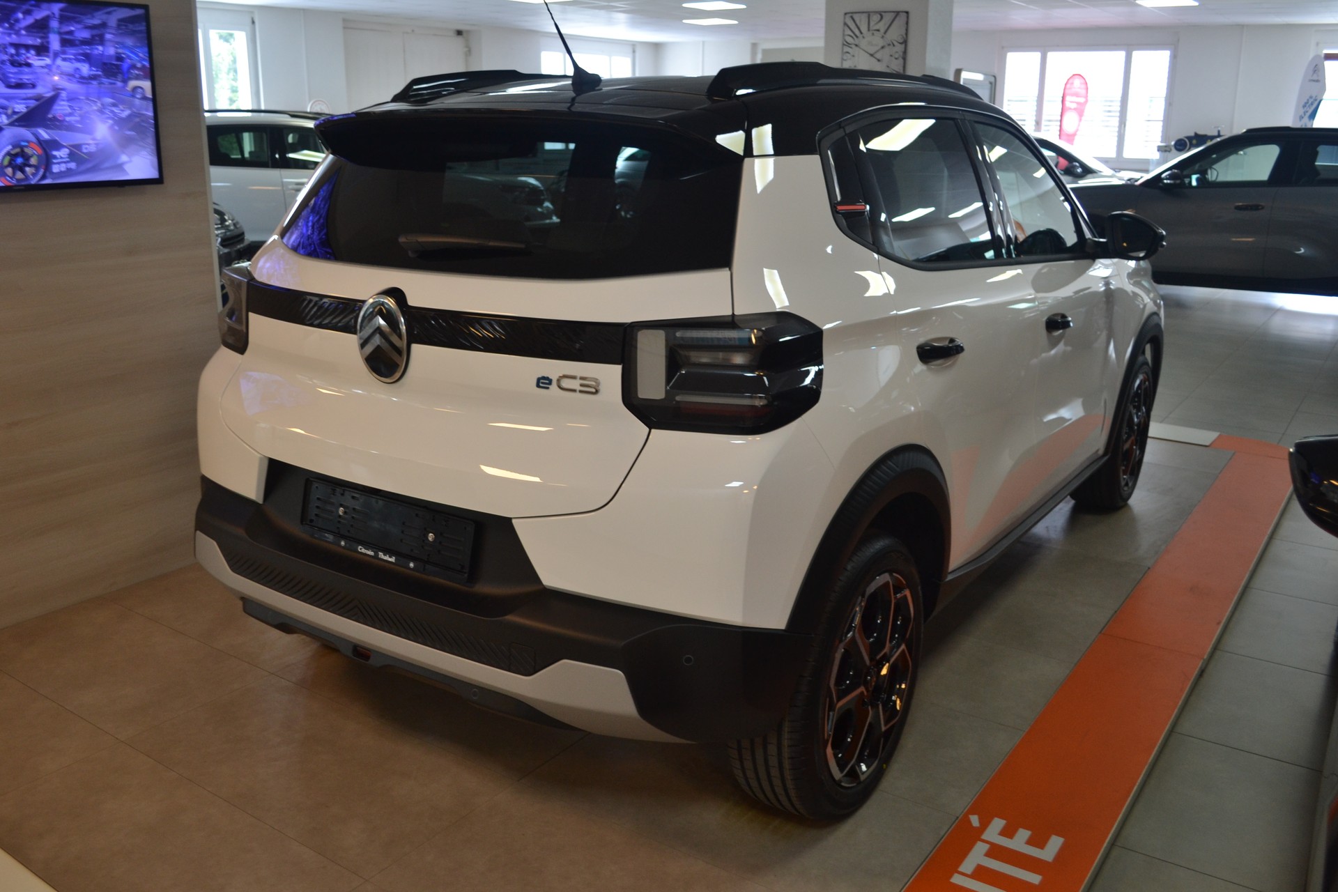 CITROEN e-C3 44kWh Max-image-2