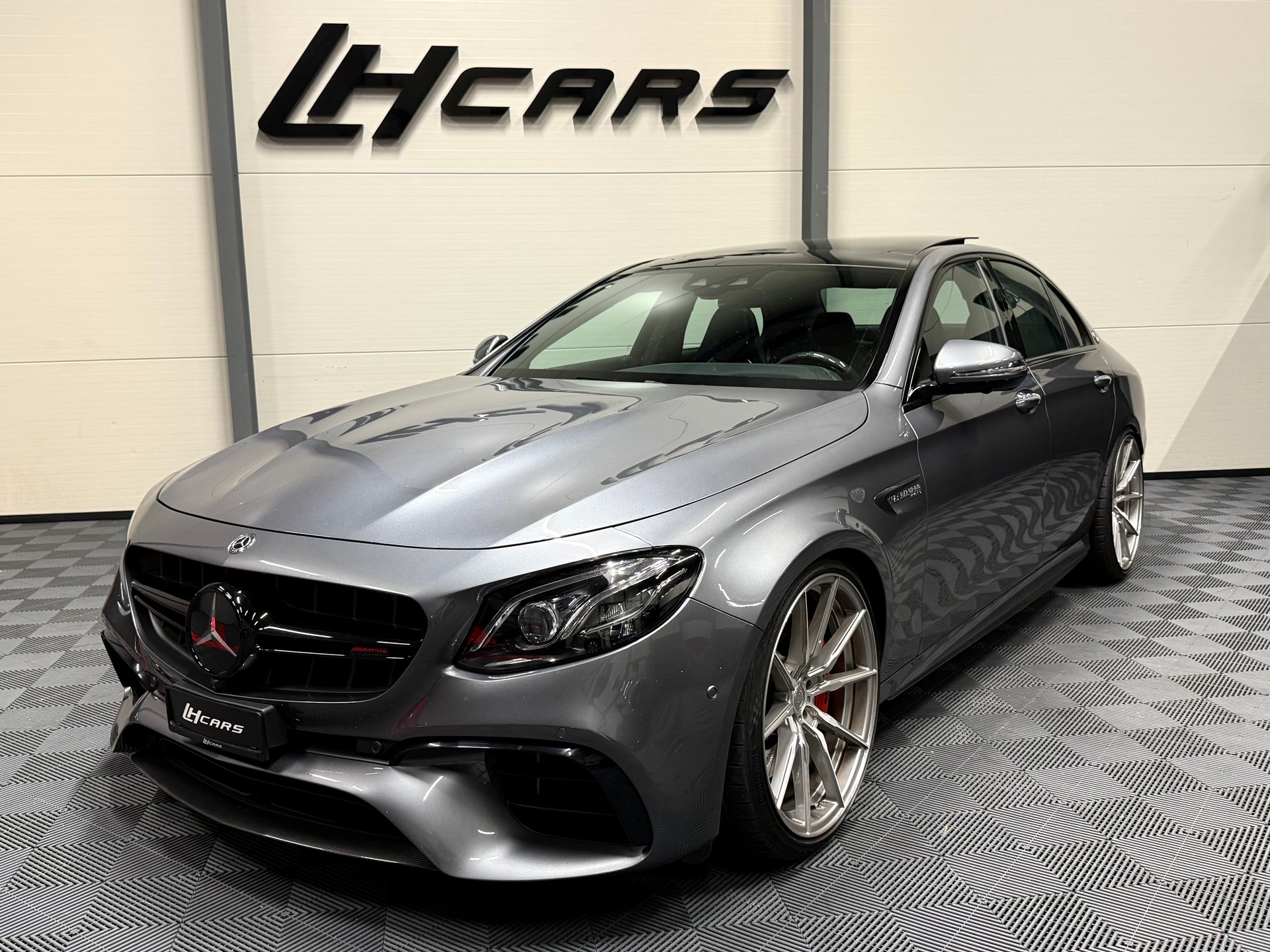 MERCEDES-BENZ E 63 S AMG 4matic+-image-1