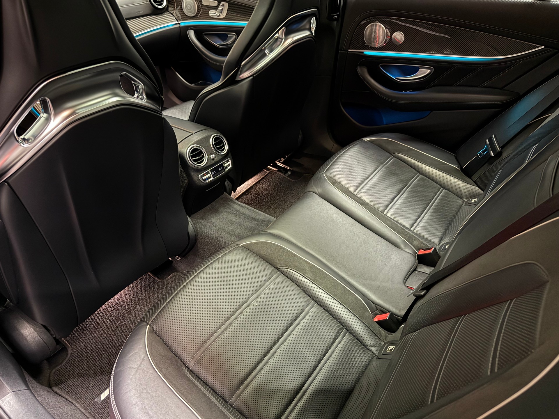 MERCEDES-BENZ E 63 S AMG 4matic+-image-11