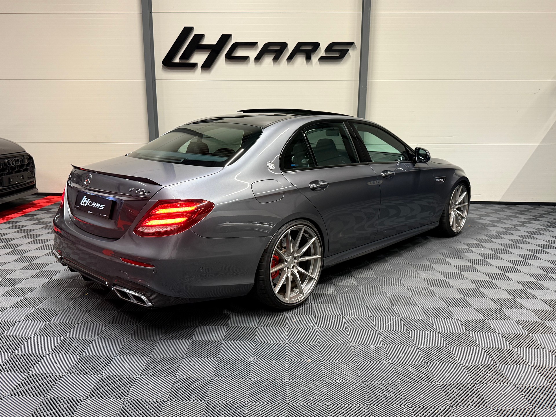 MERCEDES-BENZ E 63 S AMG 4matic+-image-4