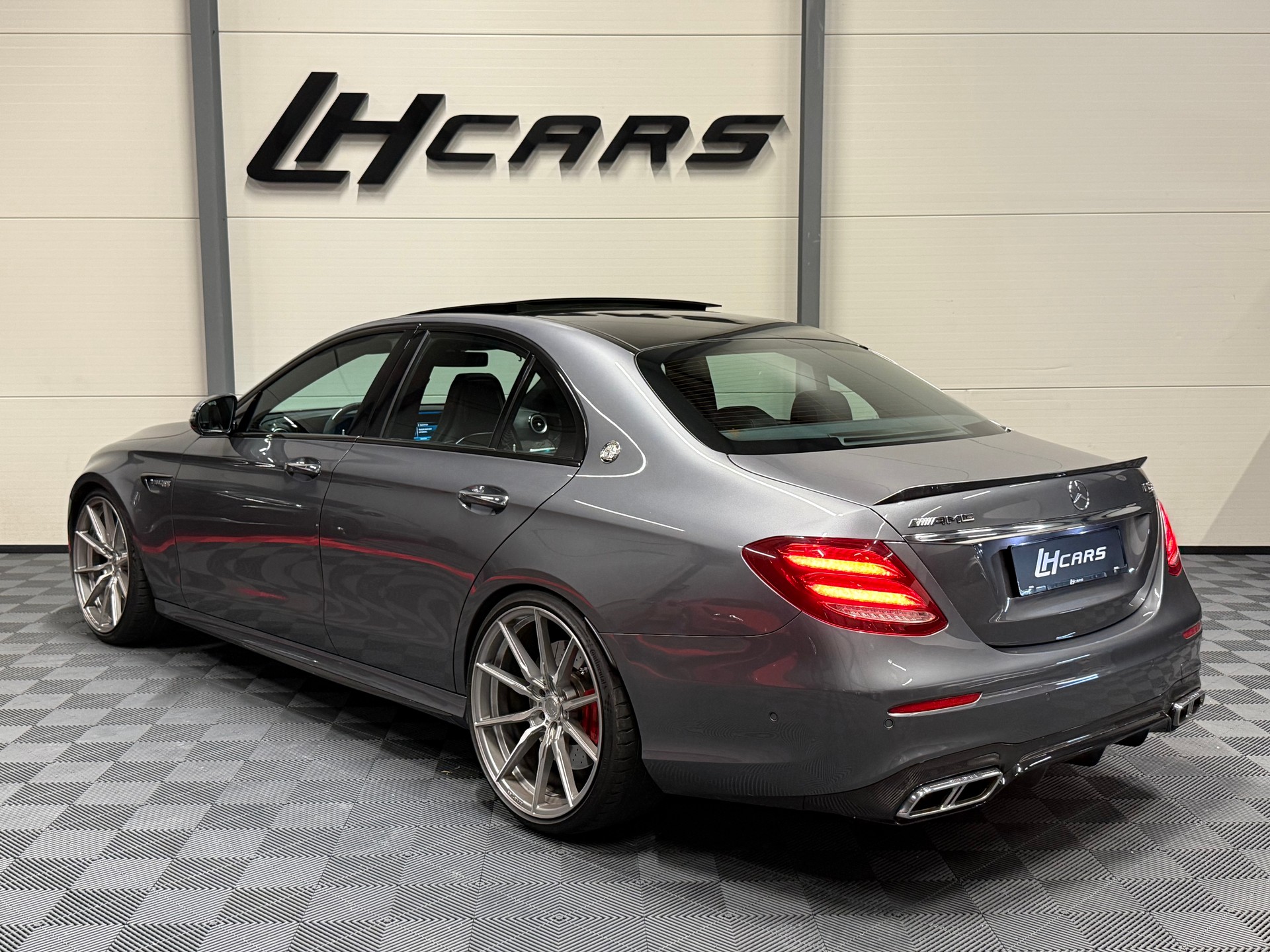 MERCEDES-BENZ E 63 S AMG 4matic+-image-3