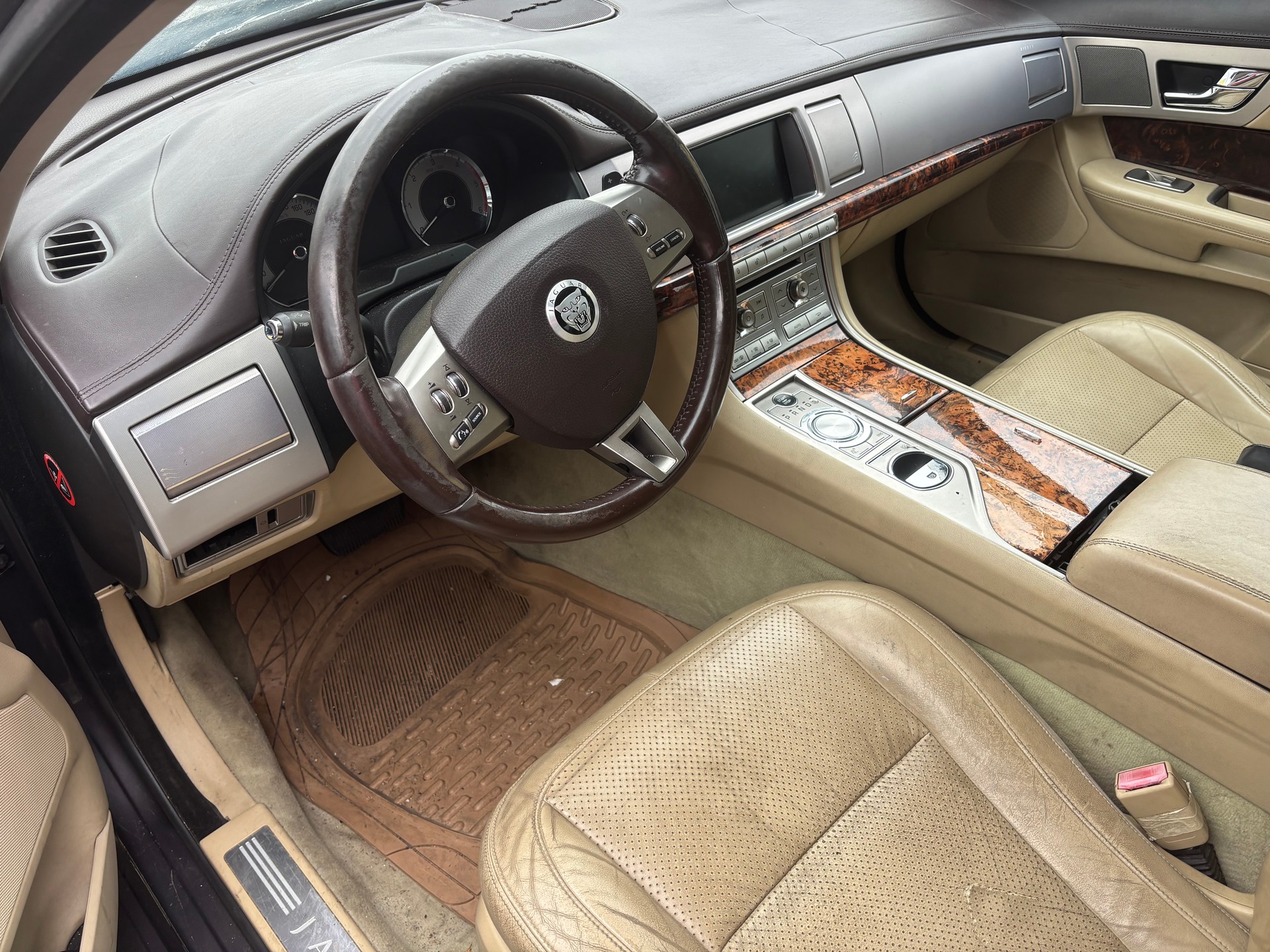 JAGUAR XF 2.7d V6 Premium Luxury-image-7